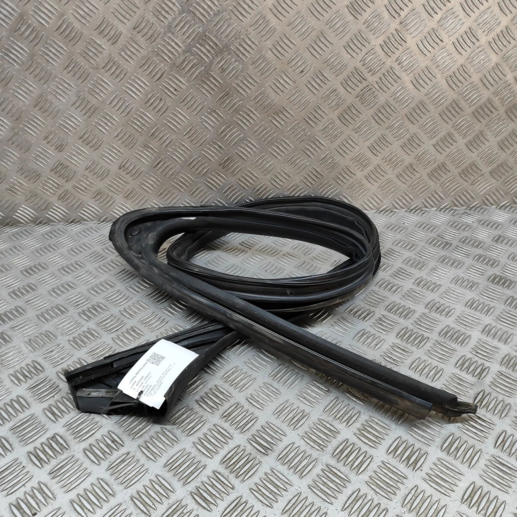 Jaguar XK Door rubber seal — front right Door rubber seal — front right — JAGUAR XK (Cou...
