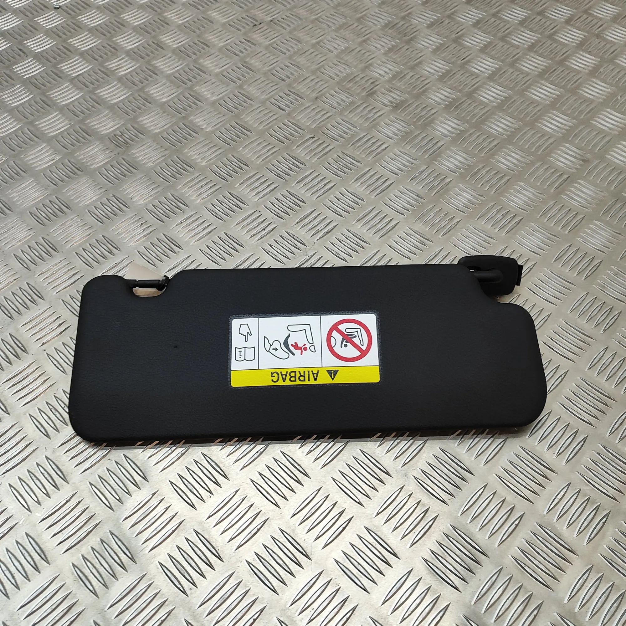 BMW 2 (F22 / F23) Left Side Sun Visor Left Side Sun Visor — BMW 2 SERIES (Gran Coupe ...