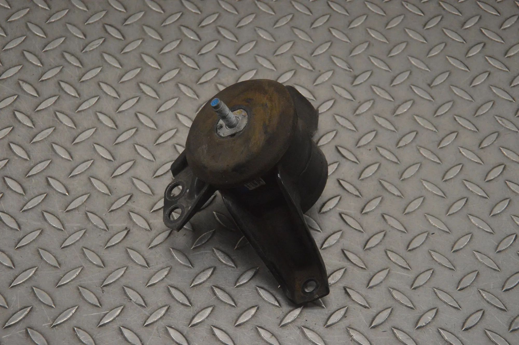Hyundai Tucson Right Side Engine Mount Right Side Engine Mount — HYUNDAI TUCSON (TL, T...