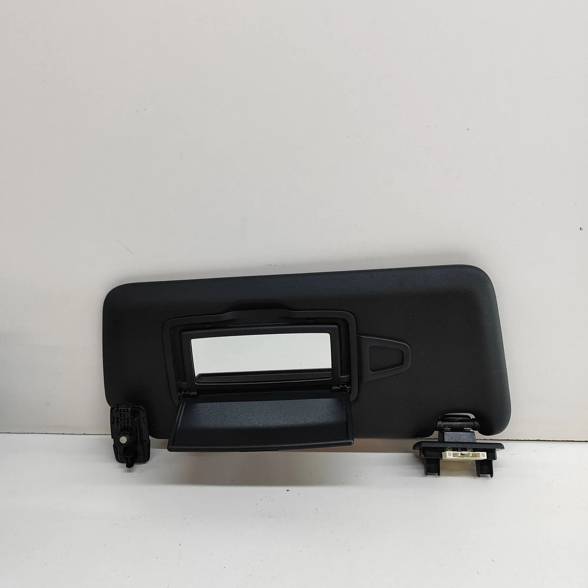 Mercedes-Benz GLA (X156) Sun visor — right Sun visor — right — MERCEDES BENZ GLA (X156) (2...