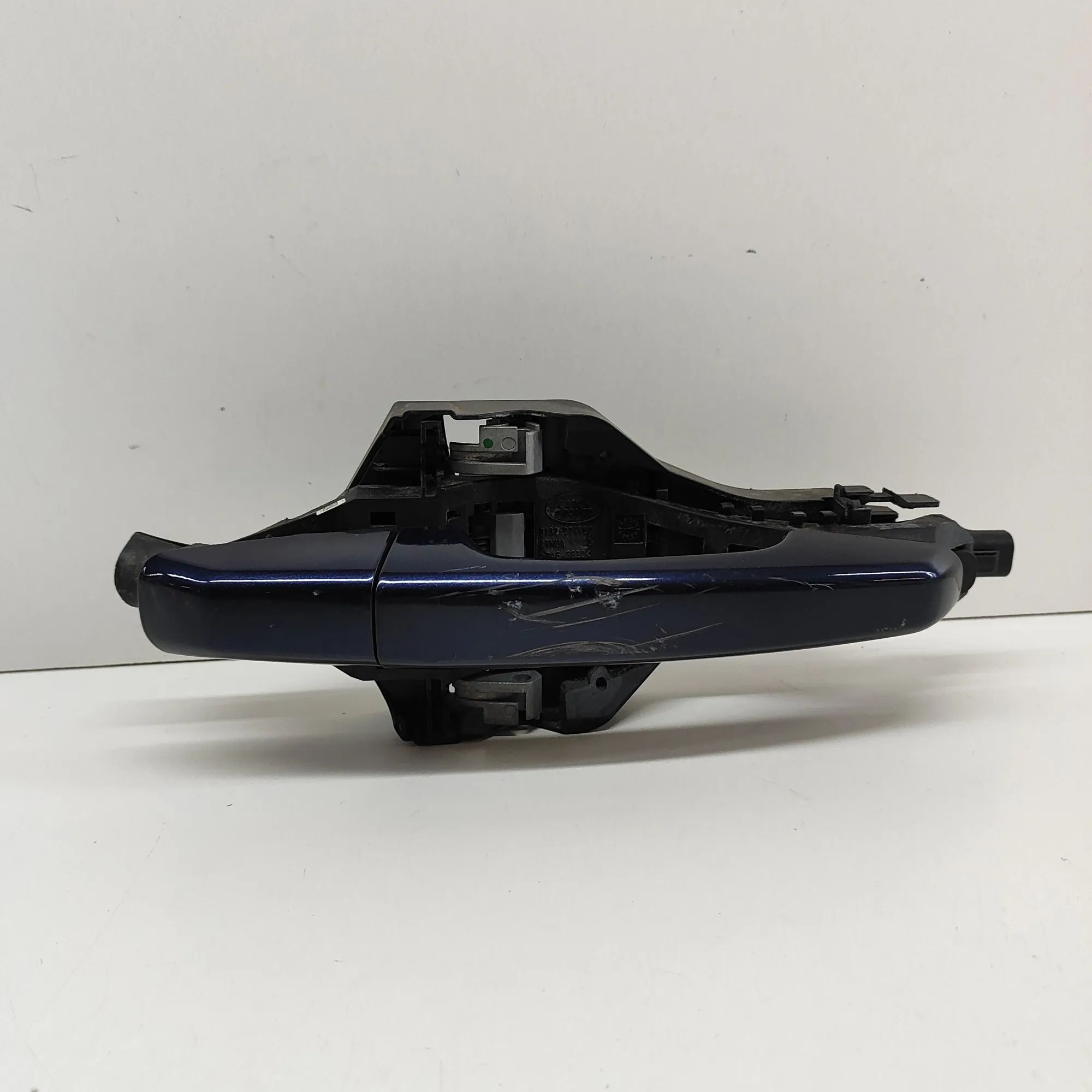 Land Rover Discovery Sport Rear Right Door Exterior Handle Rear Right Door Exterior Handle — LAND ROVER DI...