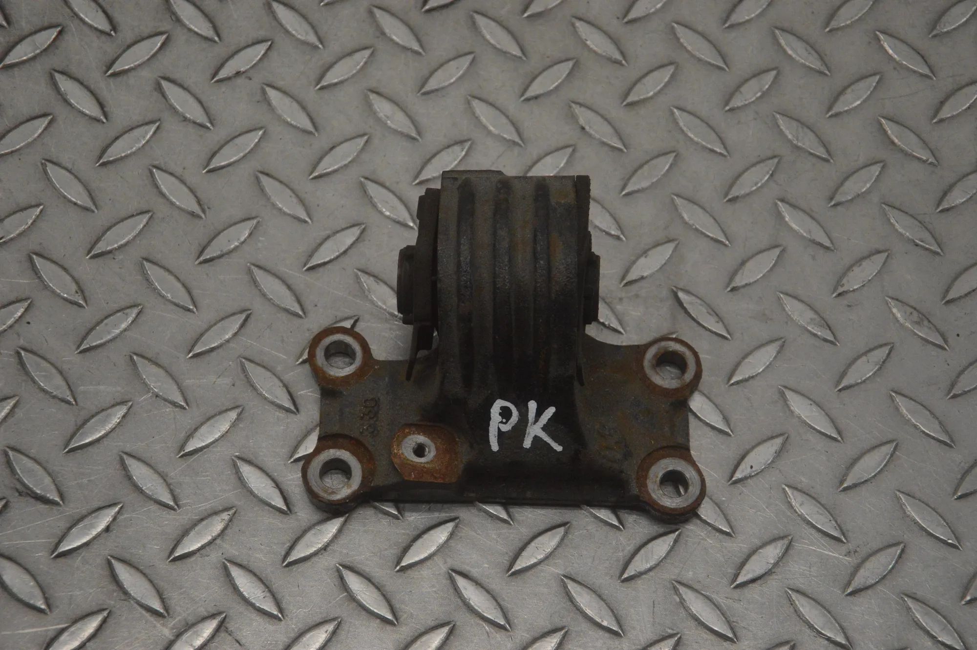 Lexus RX Left Side Engine Mount Left Side Engine Mount — LEXUS RX (_L2_) (2015-...