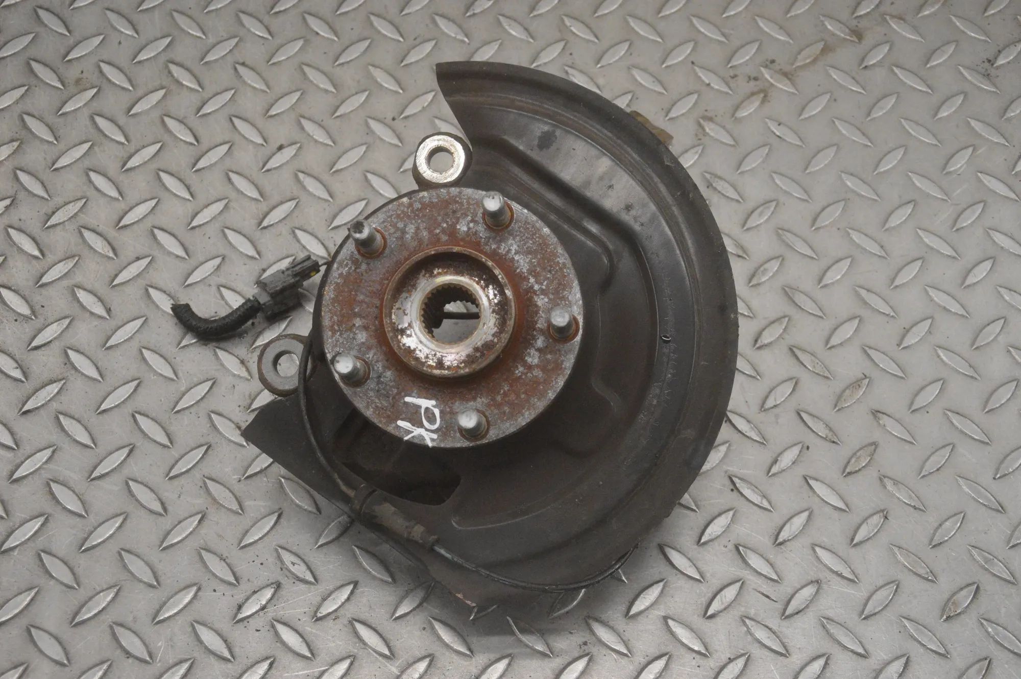 Nissan Juke Front Left Wheel Hub Front Left Wheel Hub — NISSAN JUKE (F15) (2010-...