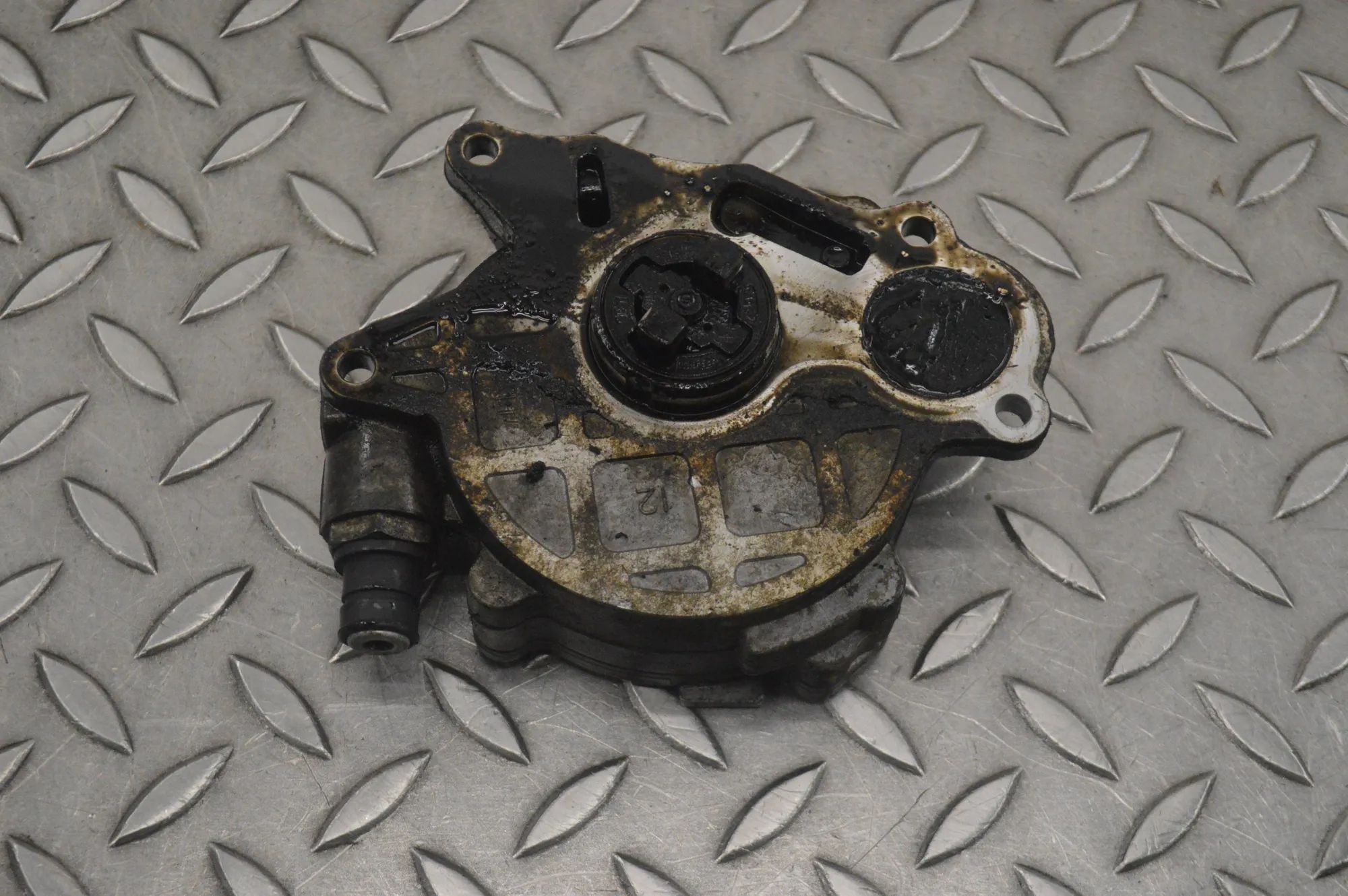 Volkswagen Polo Vaakum pump Vacuum Pump — VW POLO (6R, 6C) (2009-...) — 03L...