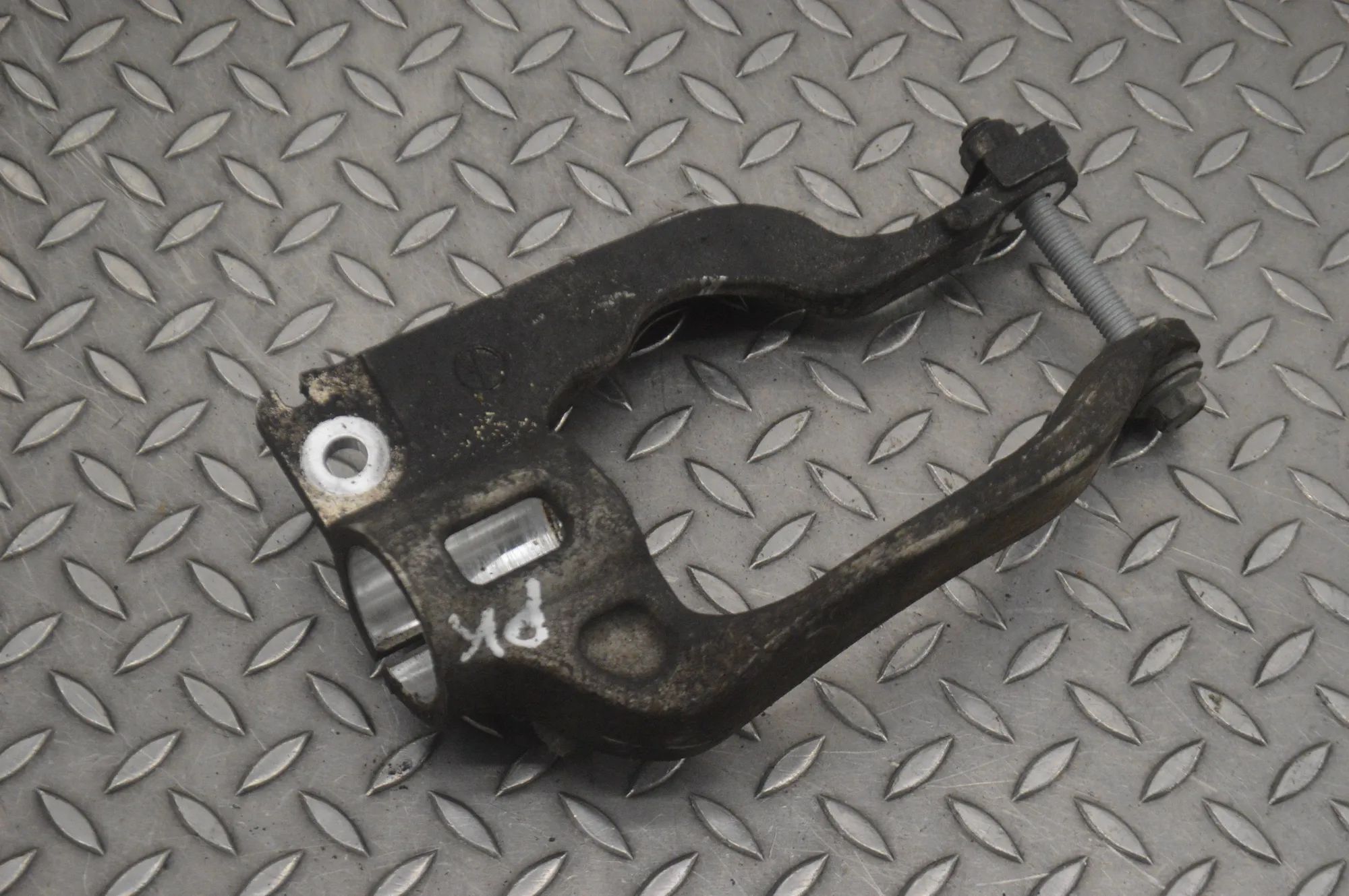 Land Rover Range Rover (L405) Front Left Lower Control Arm Front Left Lower Control Arm — LAND ROVER RANGE...