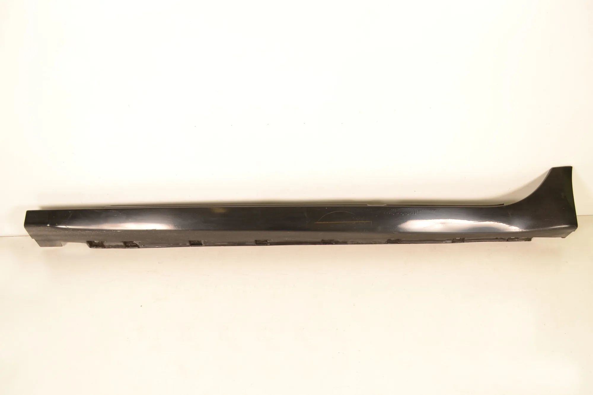 Jaguar XJ Left Side Plastic Sideskirt Cover Left Side Plastic Sideskirt Cover — JAGUAR XJ (...