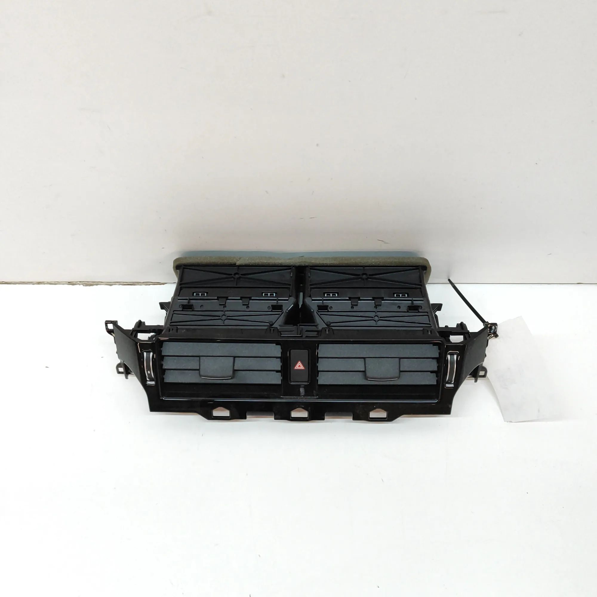 Land Rover Discovery Dashboard Air Vents Dashboard Air Vents — LAND ROVER DISCOVERY (V L...