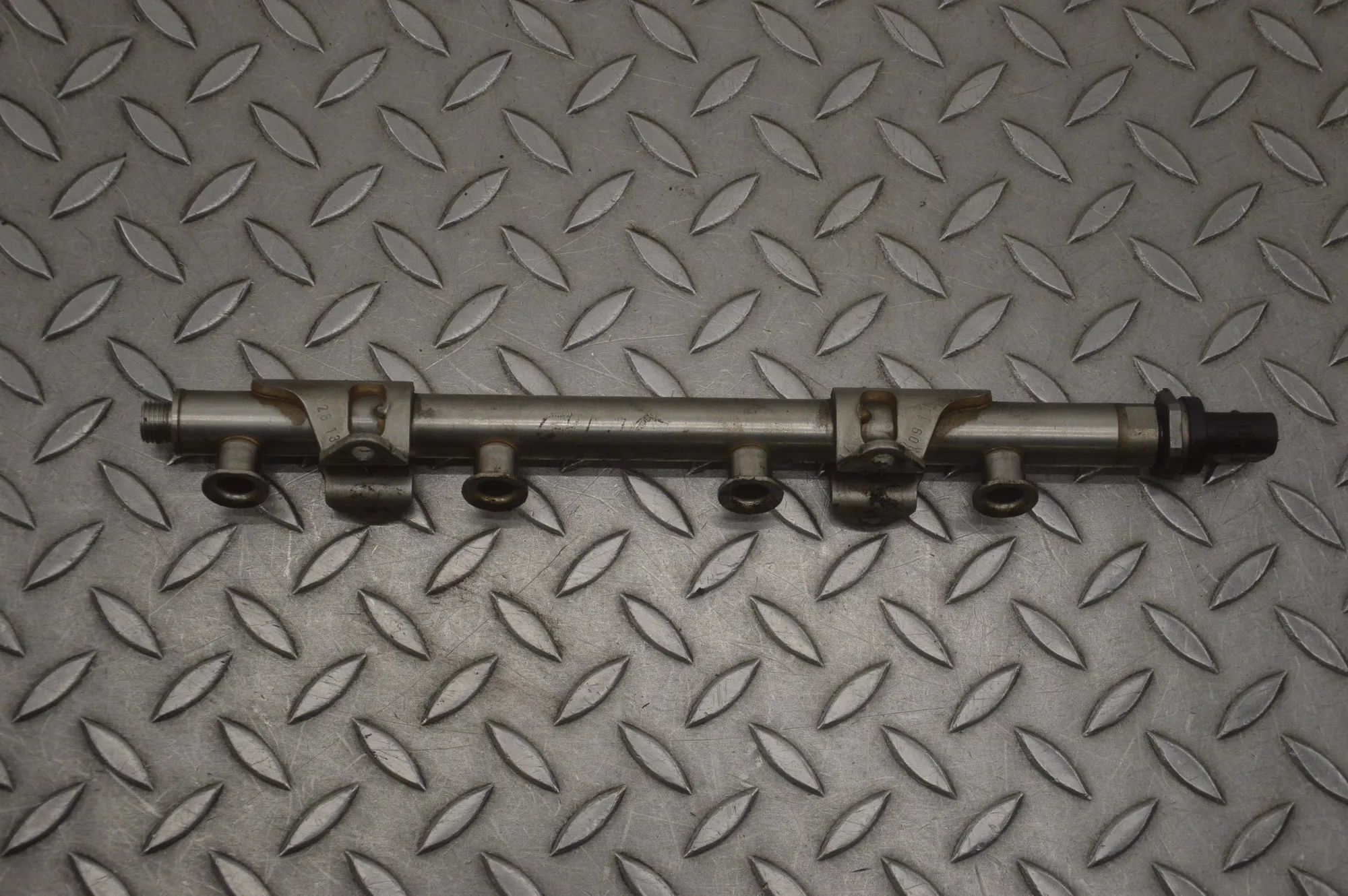 Volkswagen Polo Fuel Rail Fuel rail — VW POLO (6R, 6C) (2009-...) — 04E13...