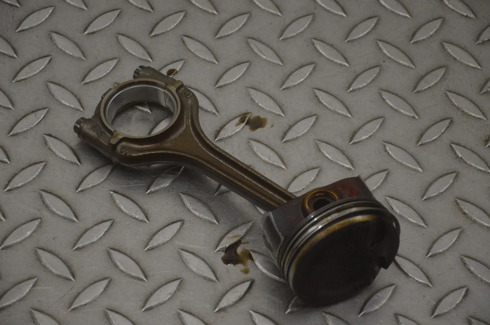 Volkswagen Polo Piston Piston — VW POLO (6R, 6C) (2009-...) — 04EE

Pa...