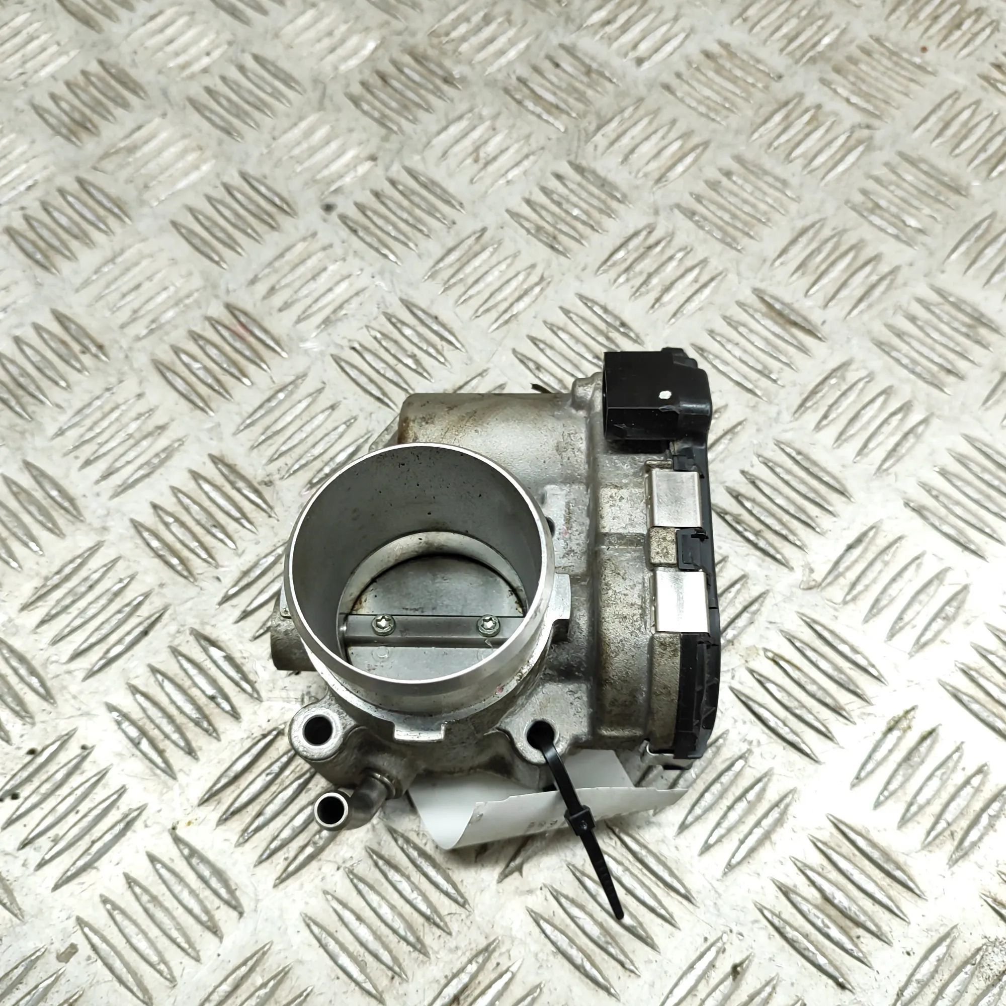 Hyundai Ioniq Throttle body Throttle body — HYUNDAI IONIQ (AE) (2016-...) —...