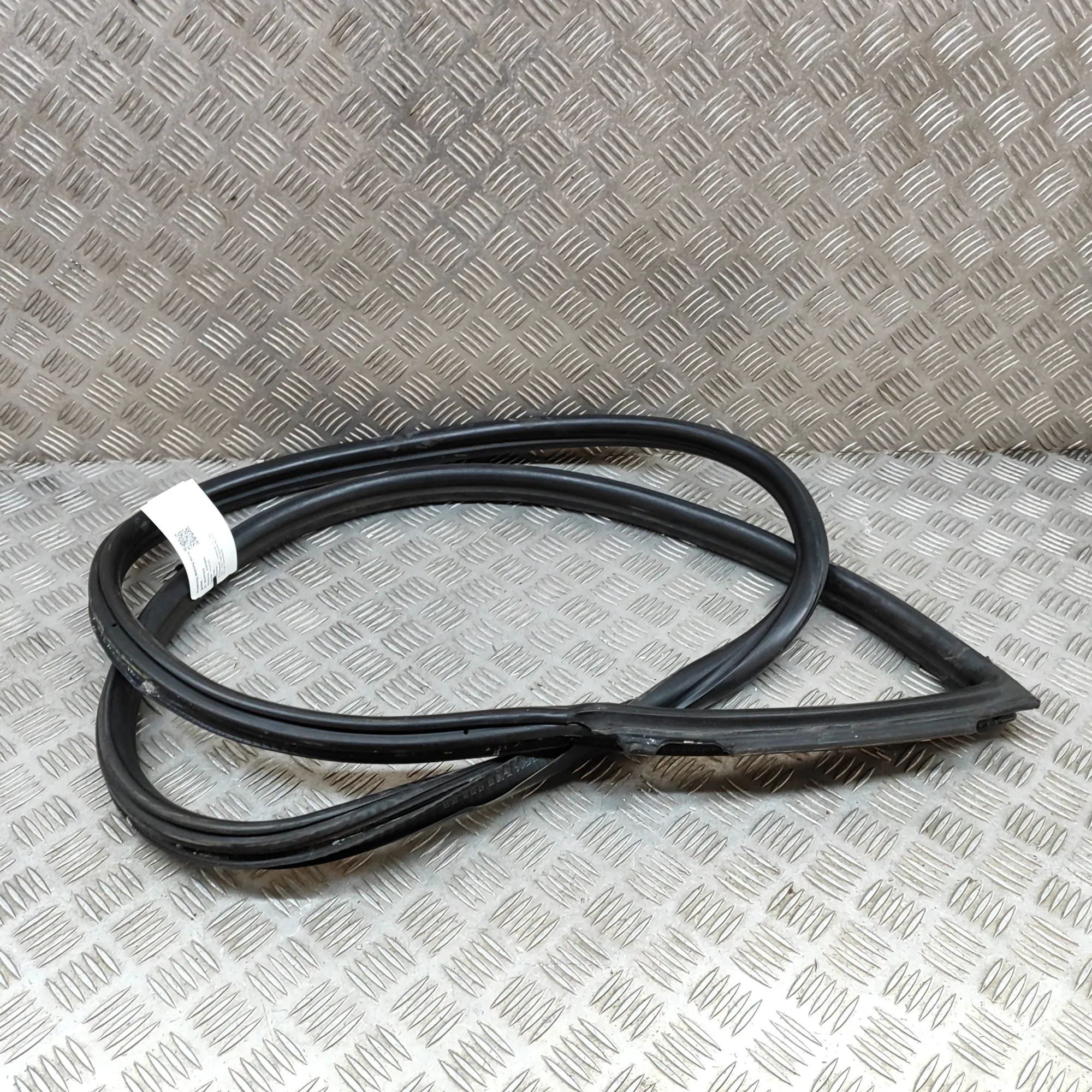 Porsche 911 (996) Door rubber seal — front right