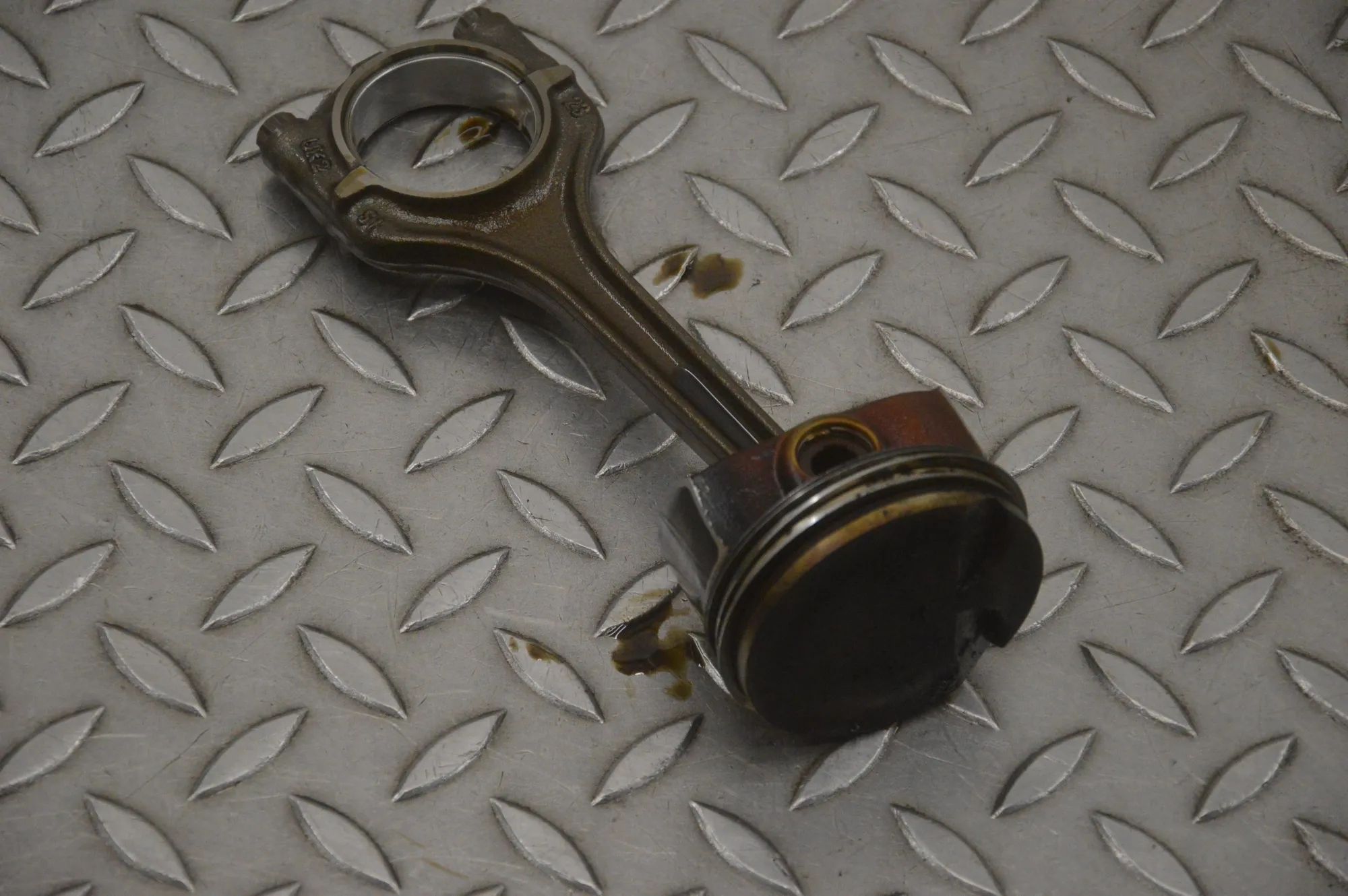 Volkswagen Polo Piston Piston — VW POLO (6R, 6C) (2009-...) — 04EE

Pa...