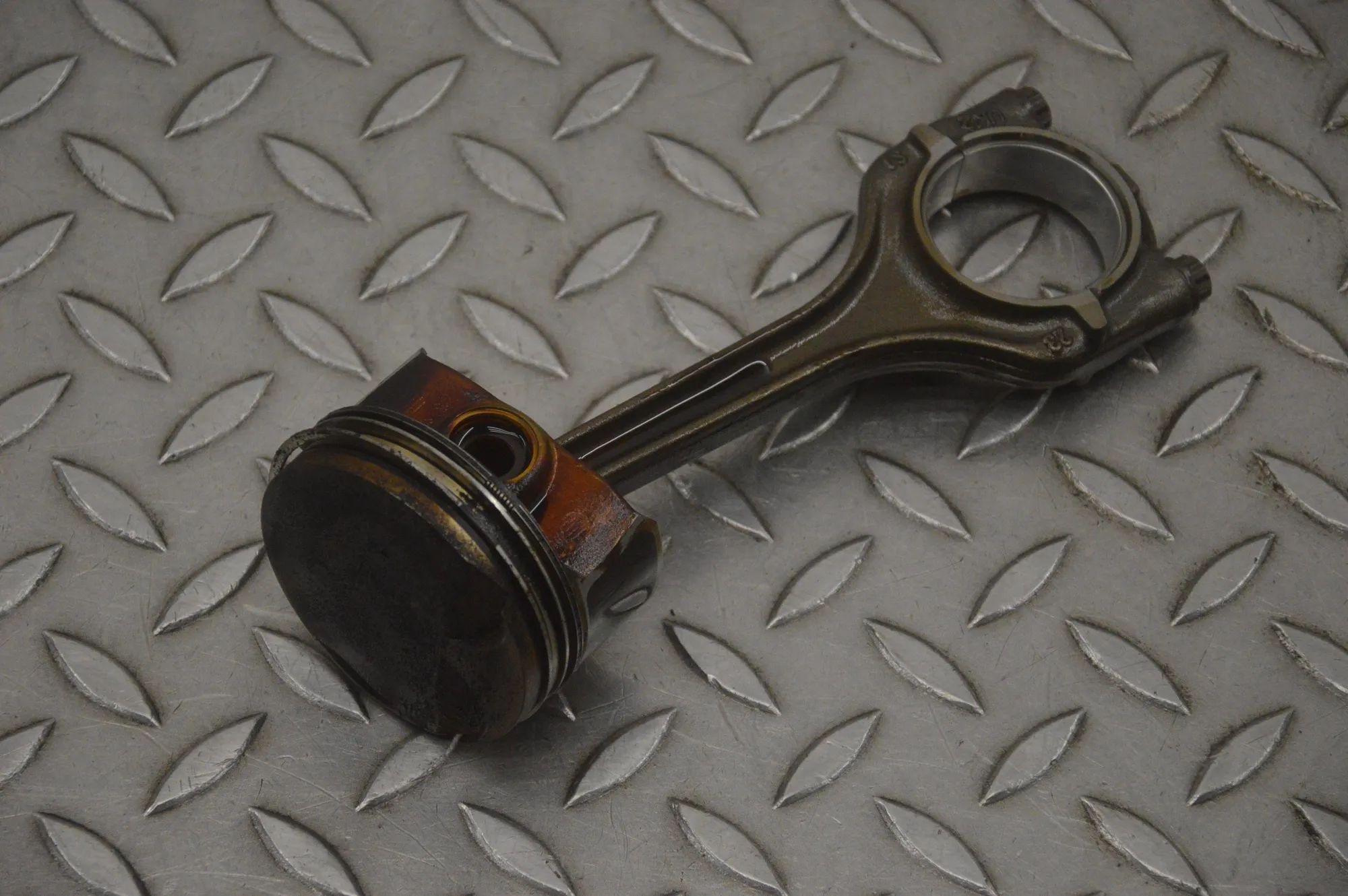 Volkswagen Polo Piston Piston — VW POLO (6R, 6C) (2009-...) — 04EE

Pa...