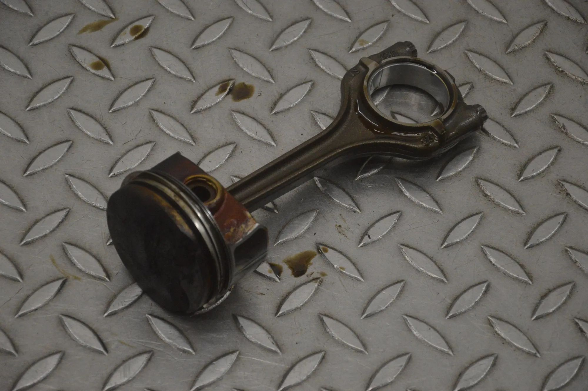 Volkswagen Polo Piston Piston — VW POLO (6R, 6C) (2009-...) — 04EE

Pa...