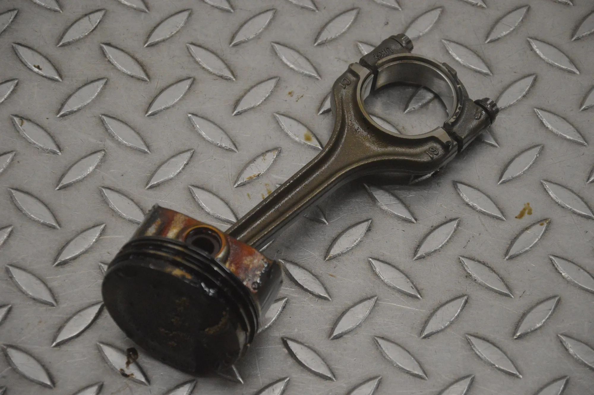 Volkswagen Polo Piston Piston — VW POLO (6R, 6C) (2009-...) — 04EE

Pa...