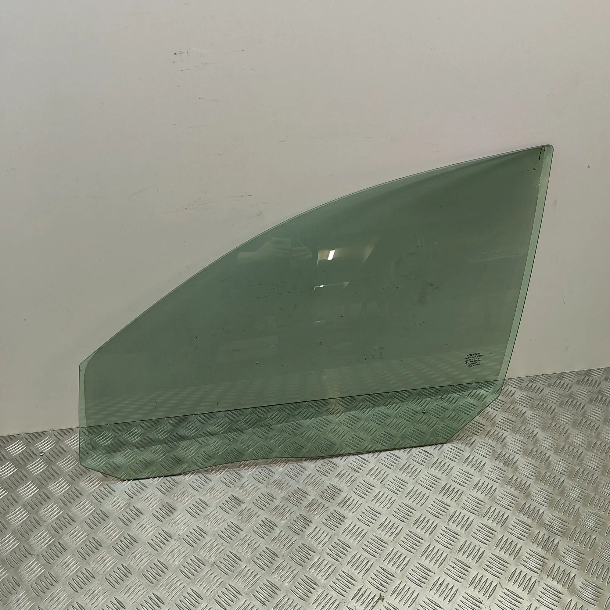 Volvo V70 Front Left Door Window Front Left Door Window — VOLVO V70 (III BW) (20...