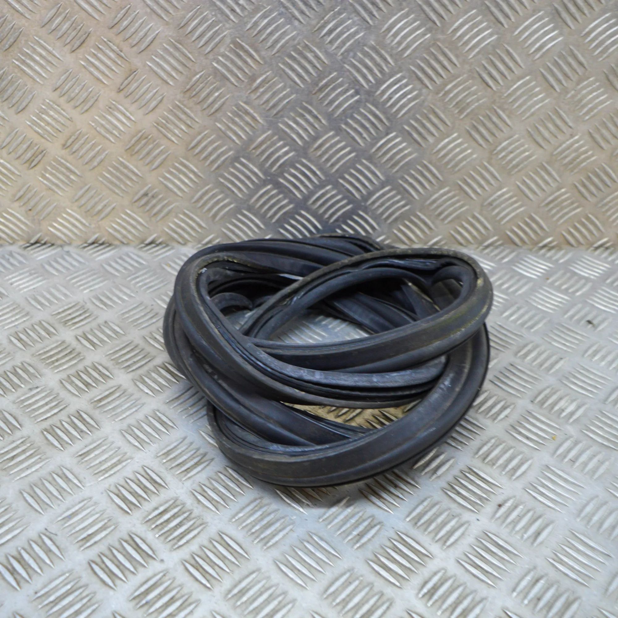 Porsche Boxster (986) Tailgate rubber seal