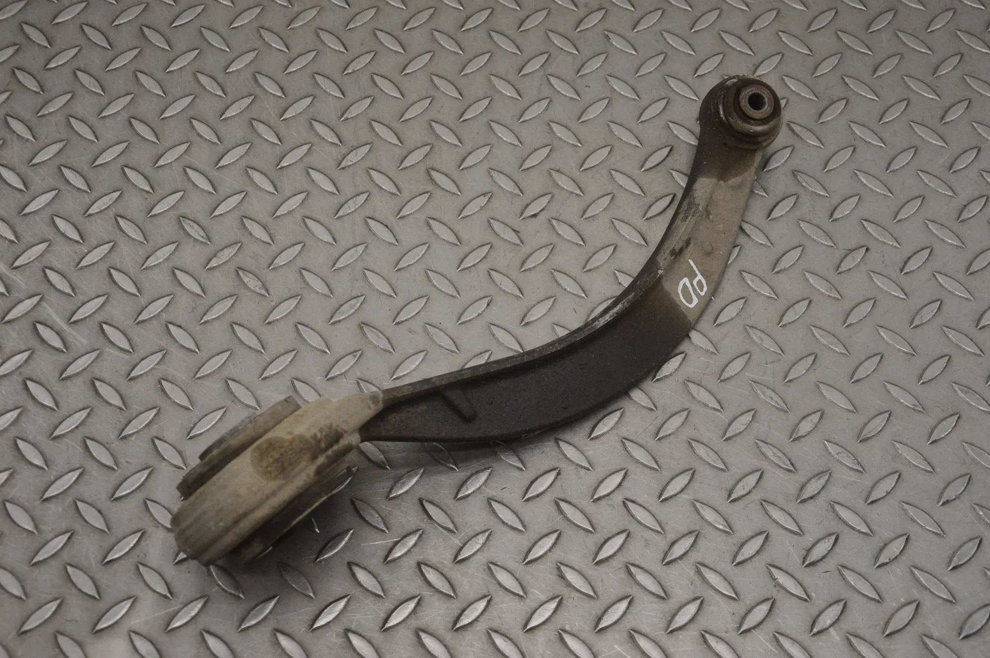 Jaguar XJ Front Right Curved Control Arm Front Right Curved Control Arm — JAGUAR XJ (X35...
