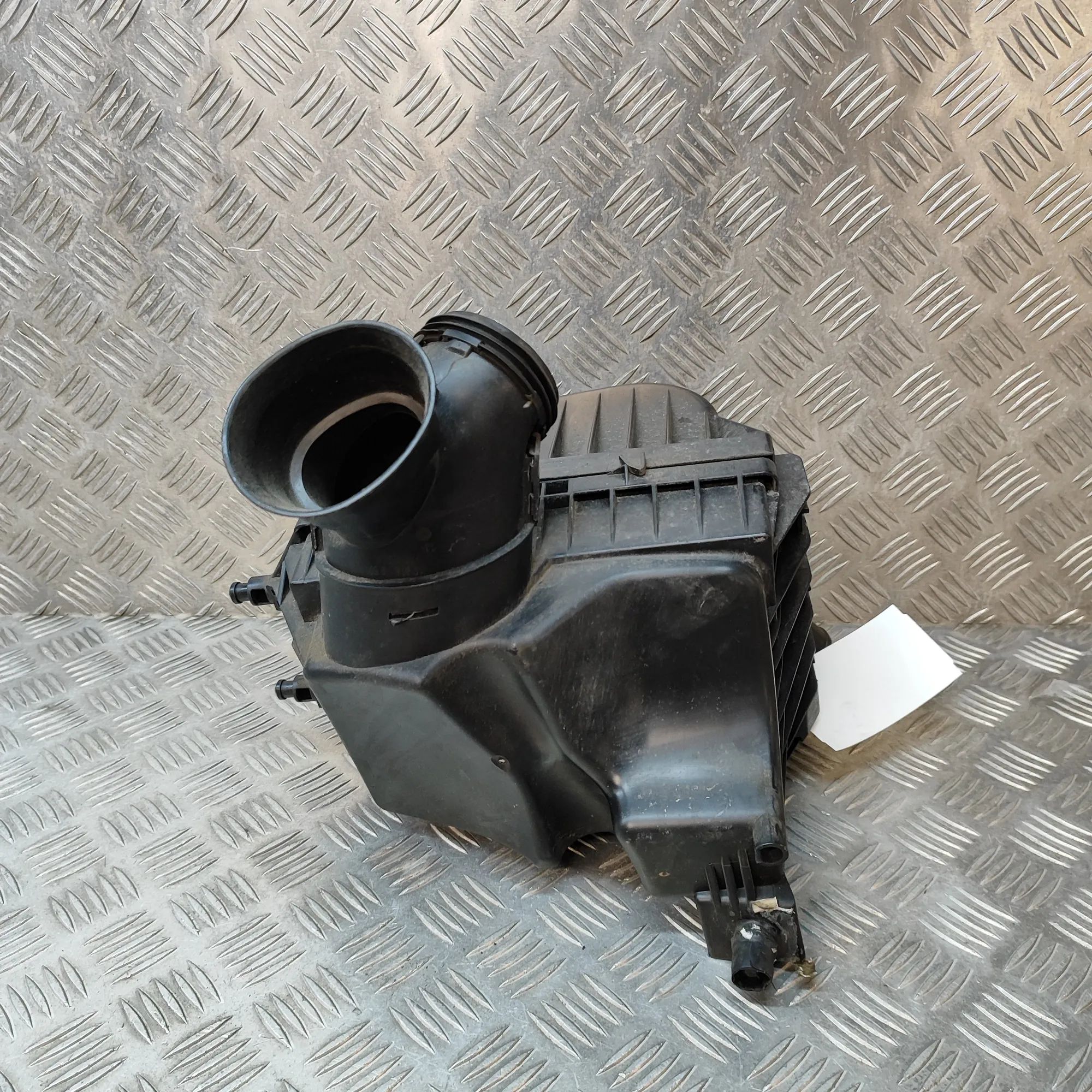 Opel Mokka (A) Air filter box