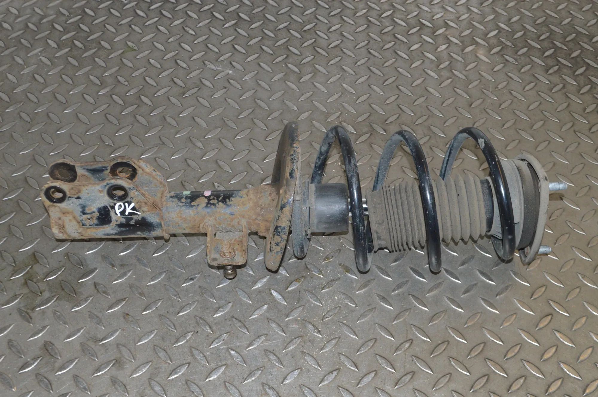 Mazda 3 (BM / BN) Shock absorber — front left Shock absorber — front left — MAZDA 3 (Sedan BM...