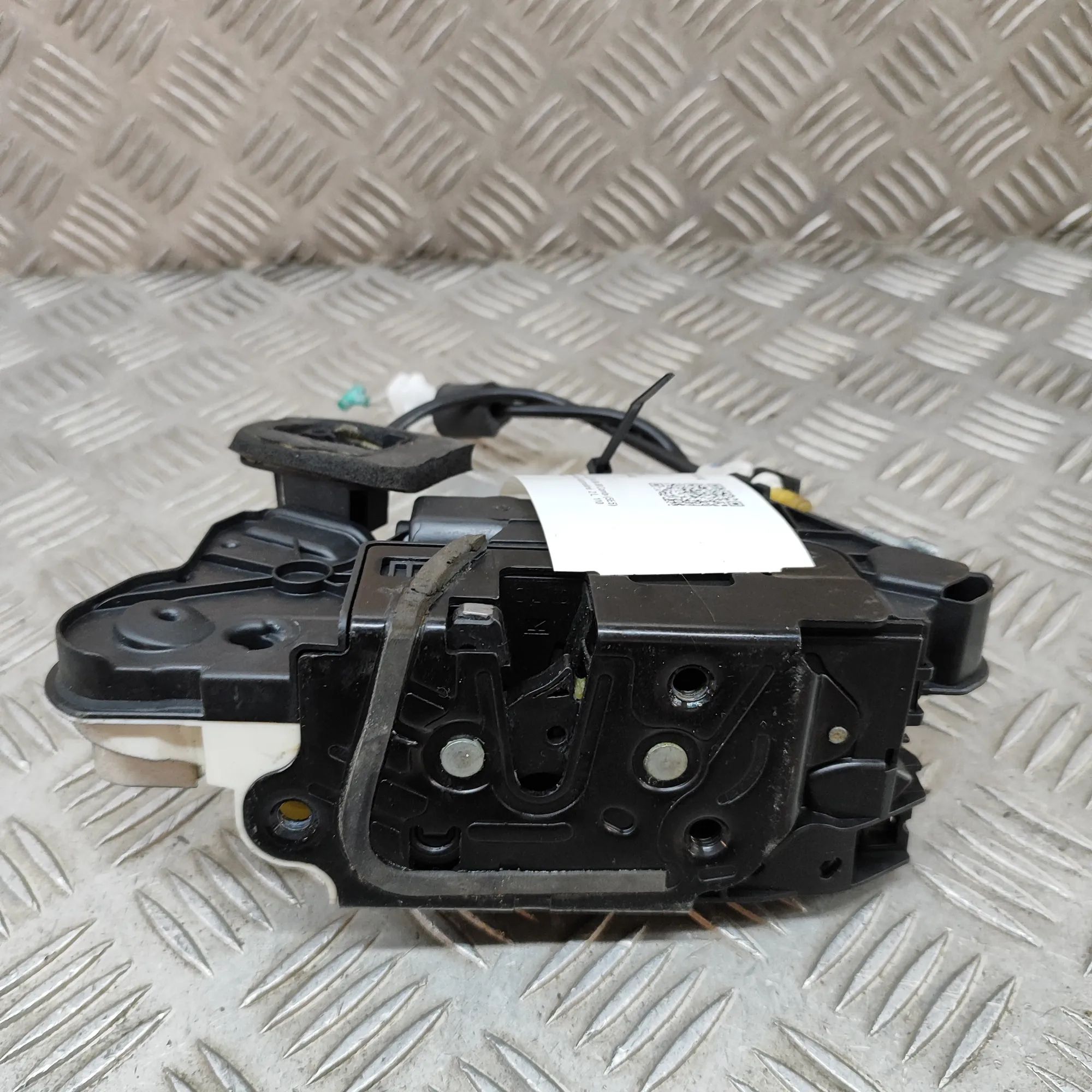 Skoda Octavia Door lock — front left Door lock — front left — SKODA OCTAVIA (III Com...