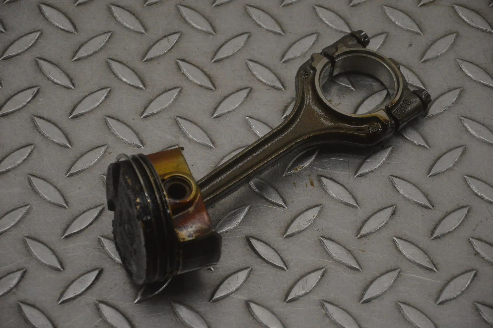 Volkswagen Polo Piston Piston — VW POLO (6R, 6C) (2009-...) — 04EE

Pa...