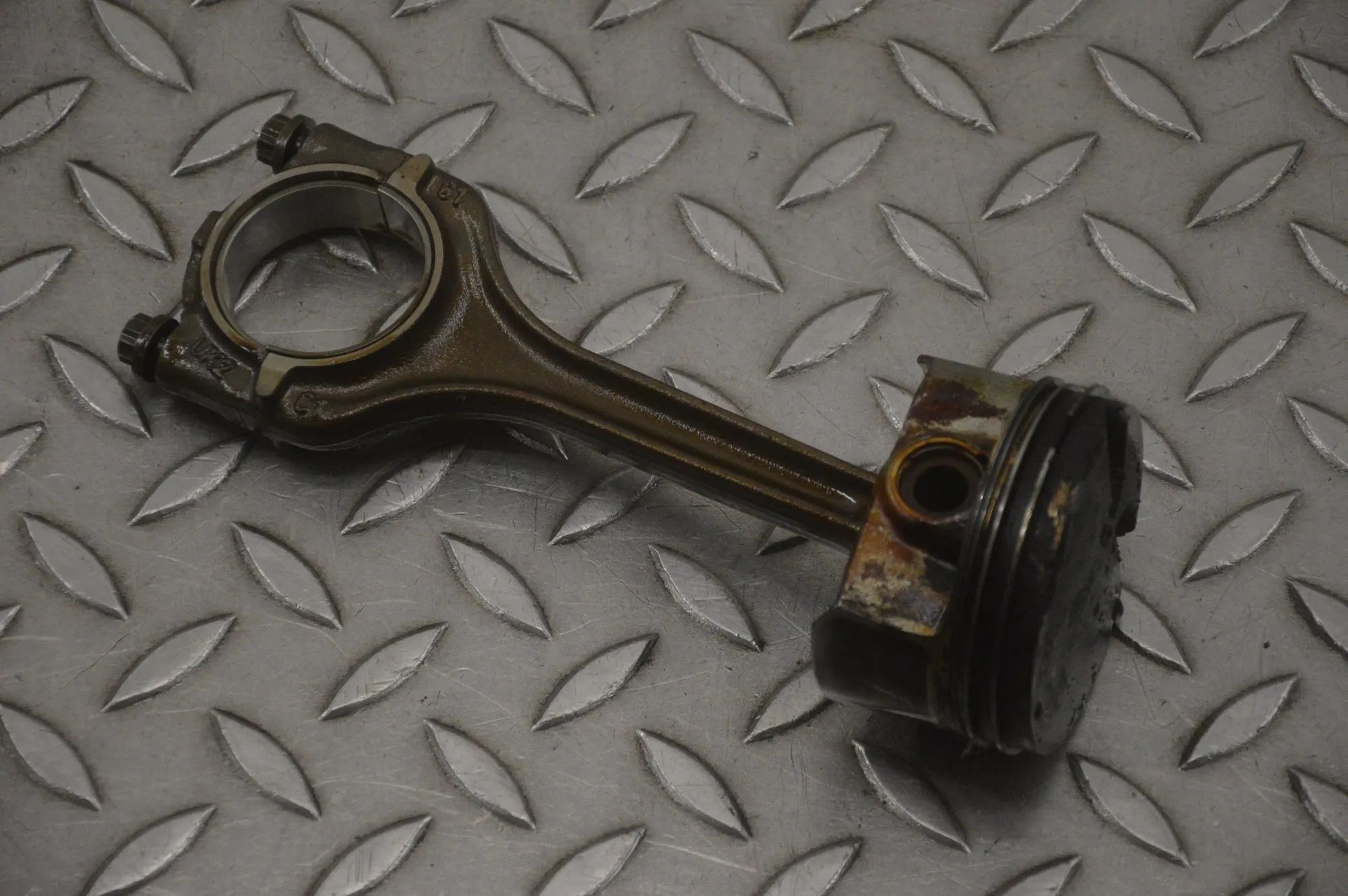 Volkswagen Polo Piston Piston — VW POLO (6R, 6C) (2009-...) — 04EE

Pa...