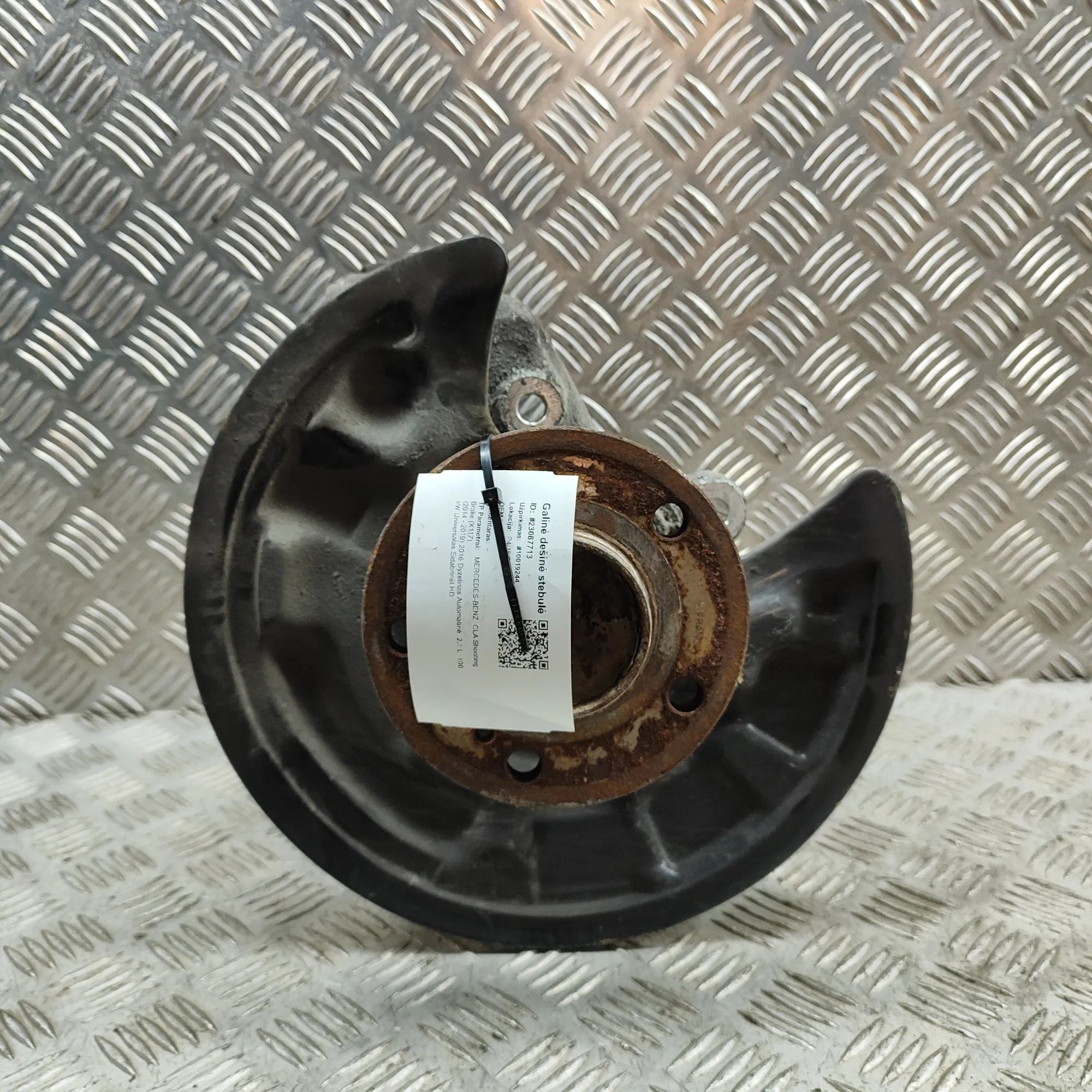 Mercedes-Benz CLA (C117) Rear Right Wheel Hub Rear Right Wheel Hub — MERCEDES BENZ CLA (Shoot...