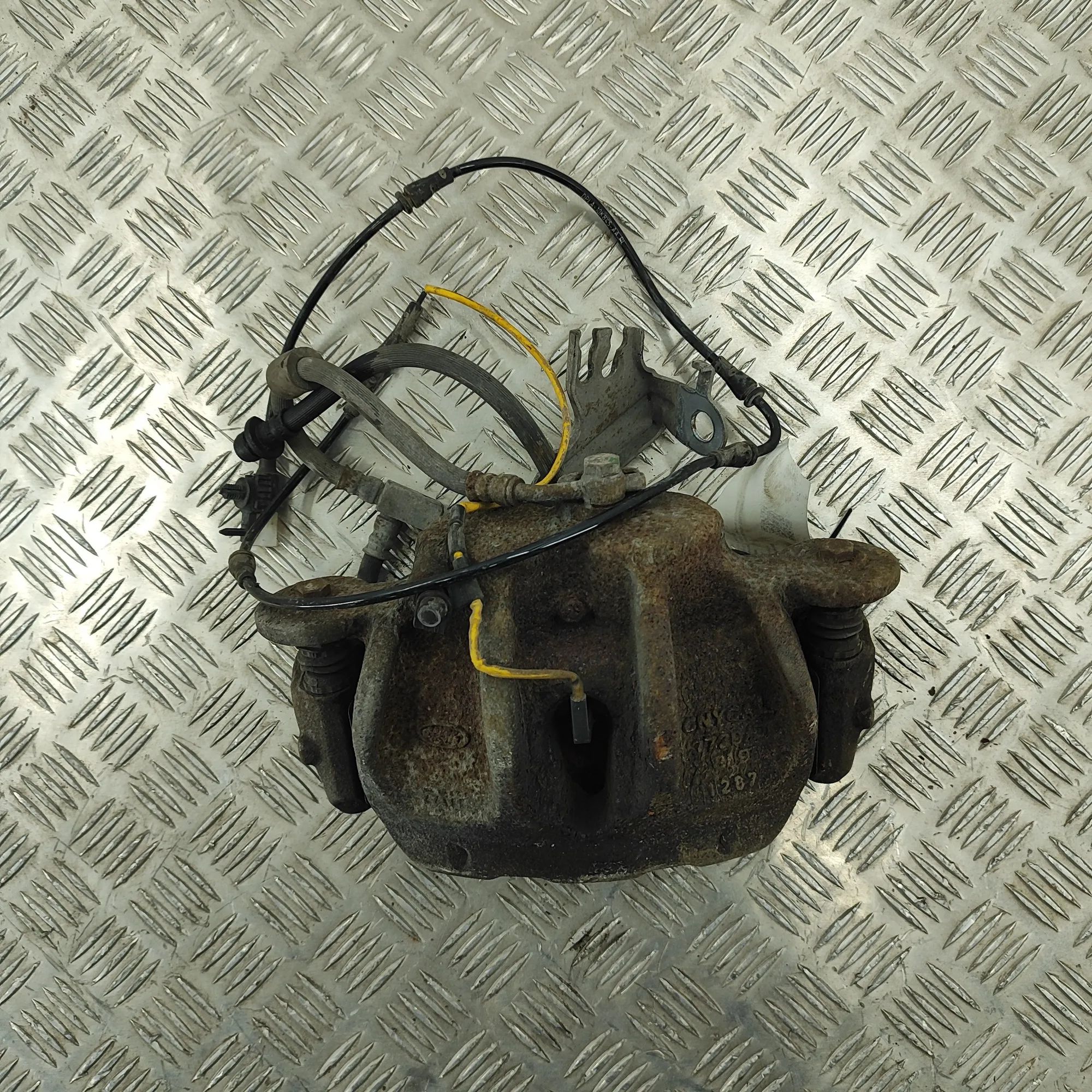 Land Rover Discovery Brake caliper — front left Brake caliper — front left — LAND ROVER DISCOVE...