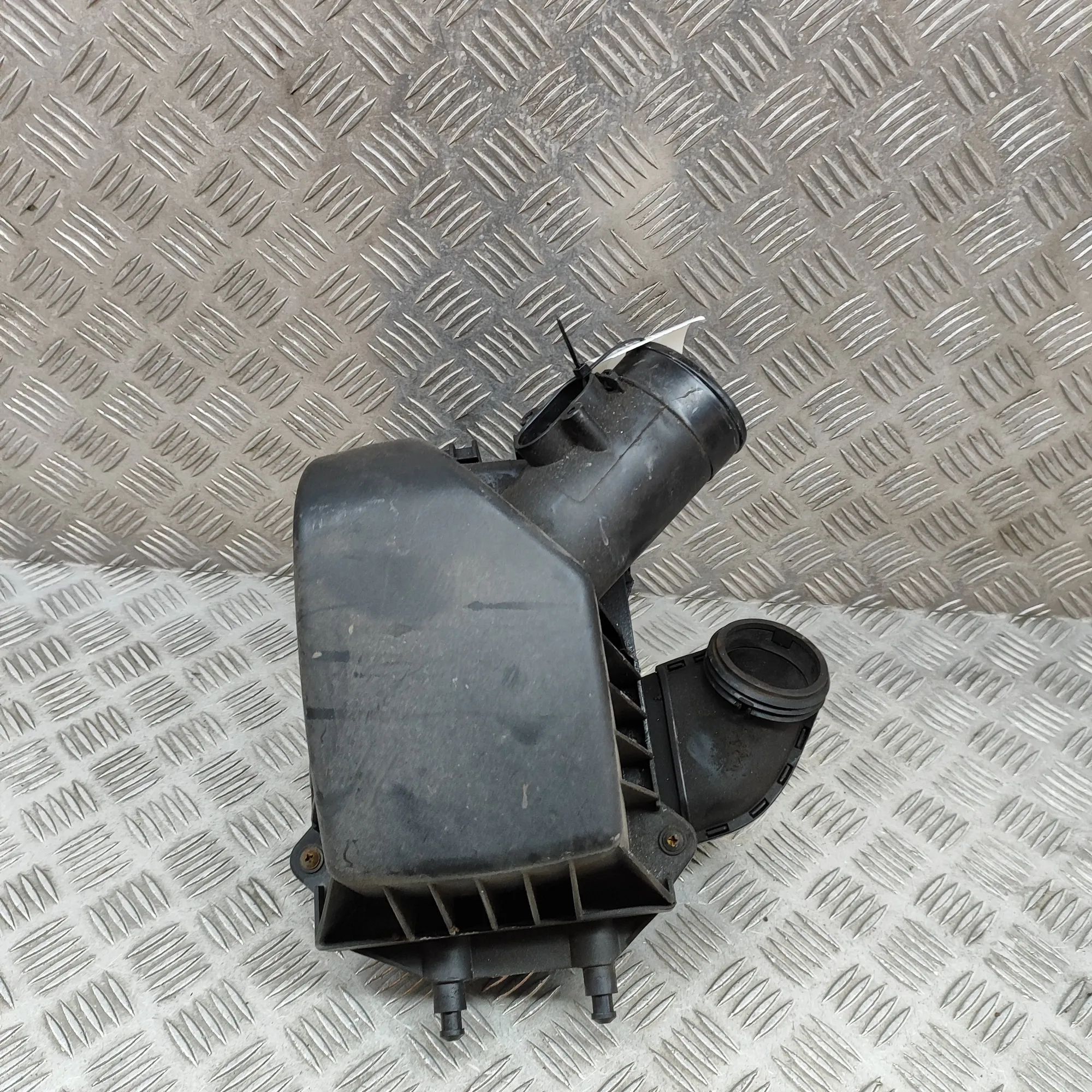 Opel Mokka (A) Air filter box