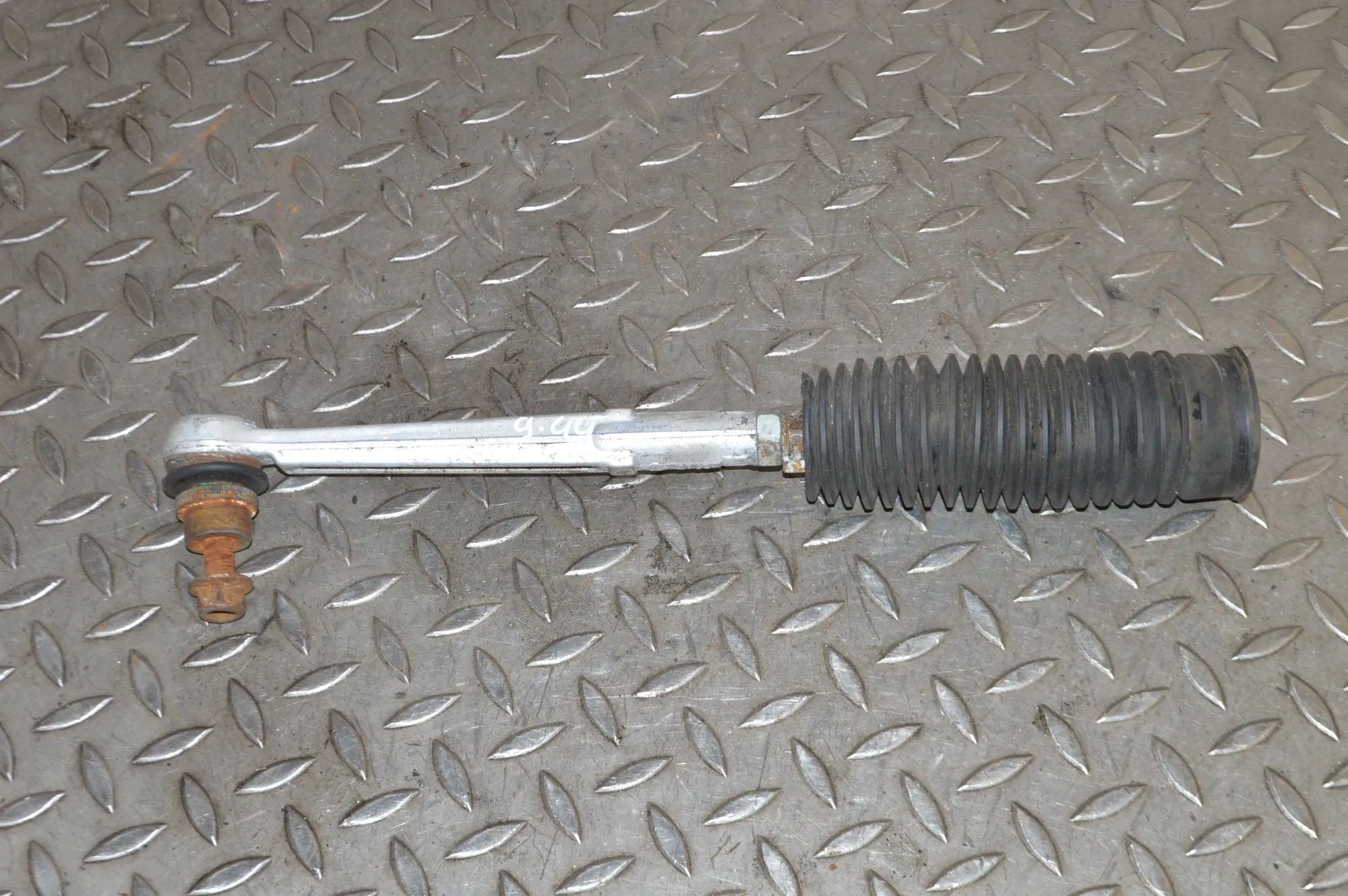 Porsche 911 (996) Steering tie rod — left
