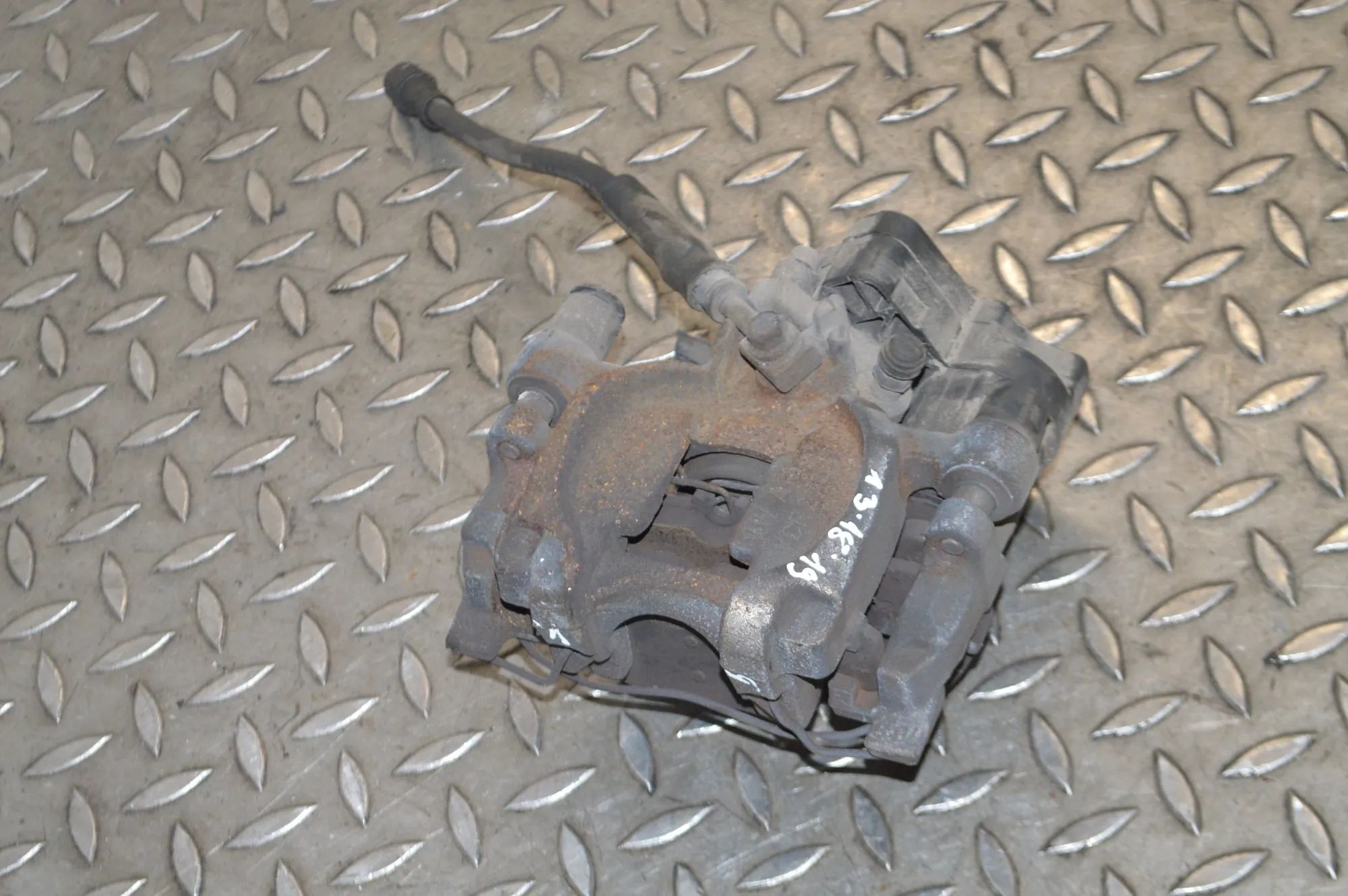 Volkswagen Golf 7 Brake caliper — rear left Brake caliper — rear left — VW GOLF (VII 5G1, B...
