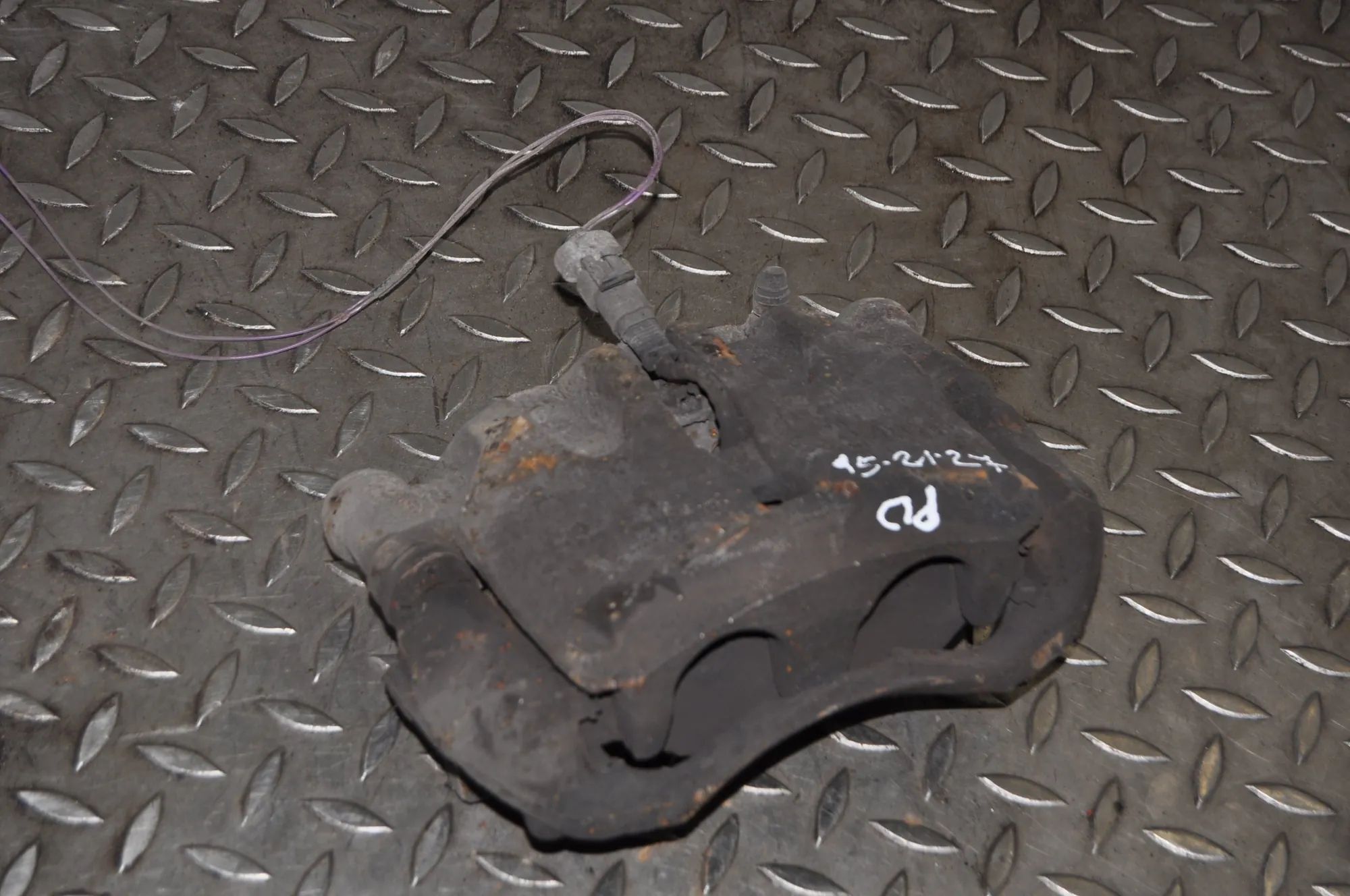 Iveco Daily Brake caliper — front right Brake caliper — front right — IVECO DAILY (VI F...