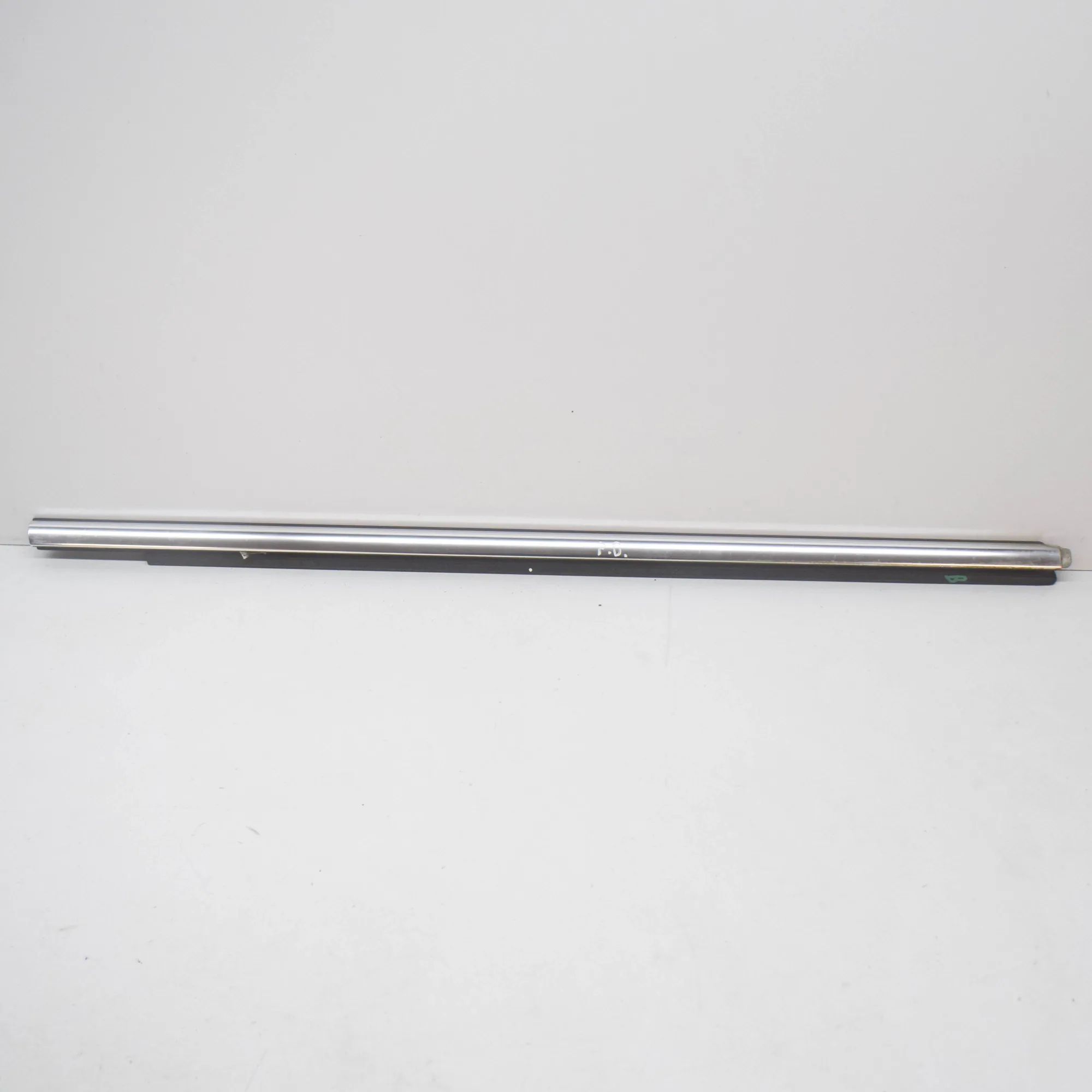 Maserati Quattroporte Door window moulding — front — right Door window moulding — front — right — MASERATI...