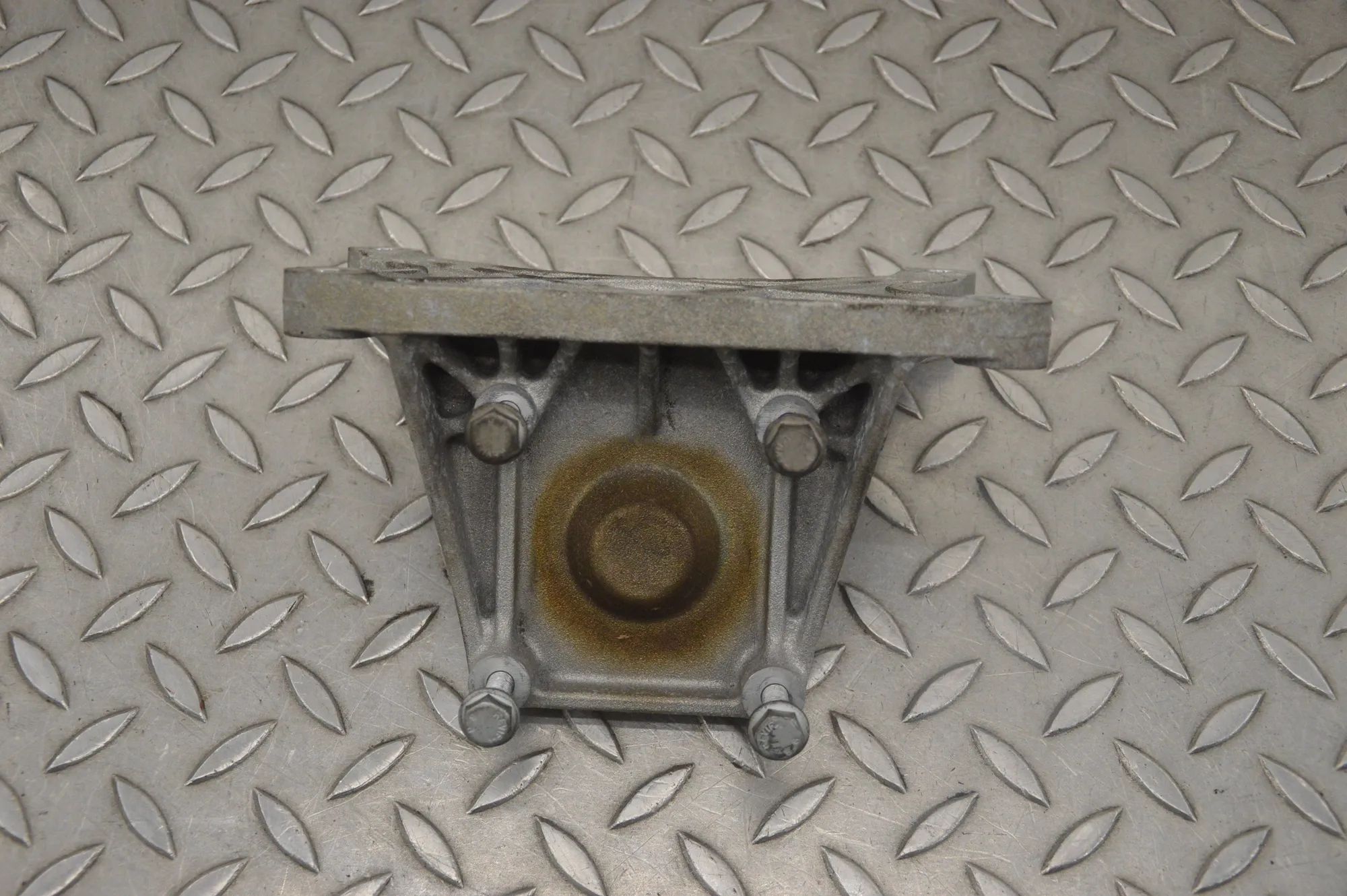 Maserati Ghibli Gearbox Mount Bracket Gearbox Mount Bracket — MASERATI GHIBLI (M157) ...