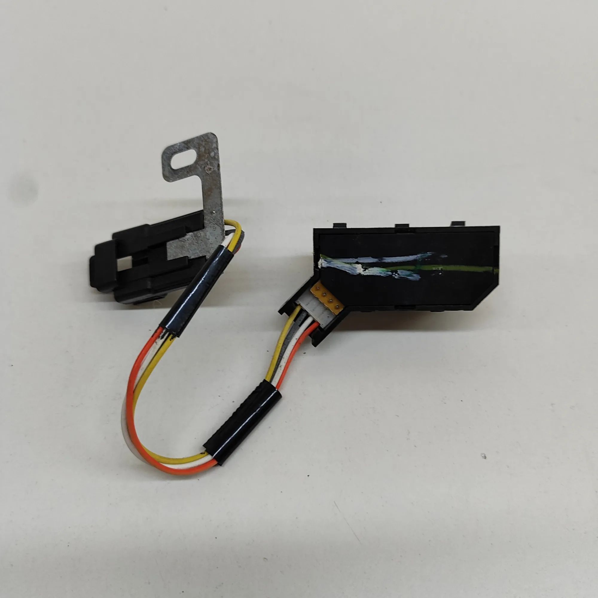 Chevrolet Corvette (C6) Left Seat Control Switches Left Seat Control Switches — CHEVROLET CORVETTE...