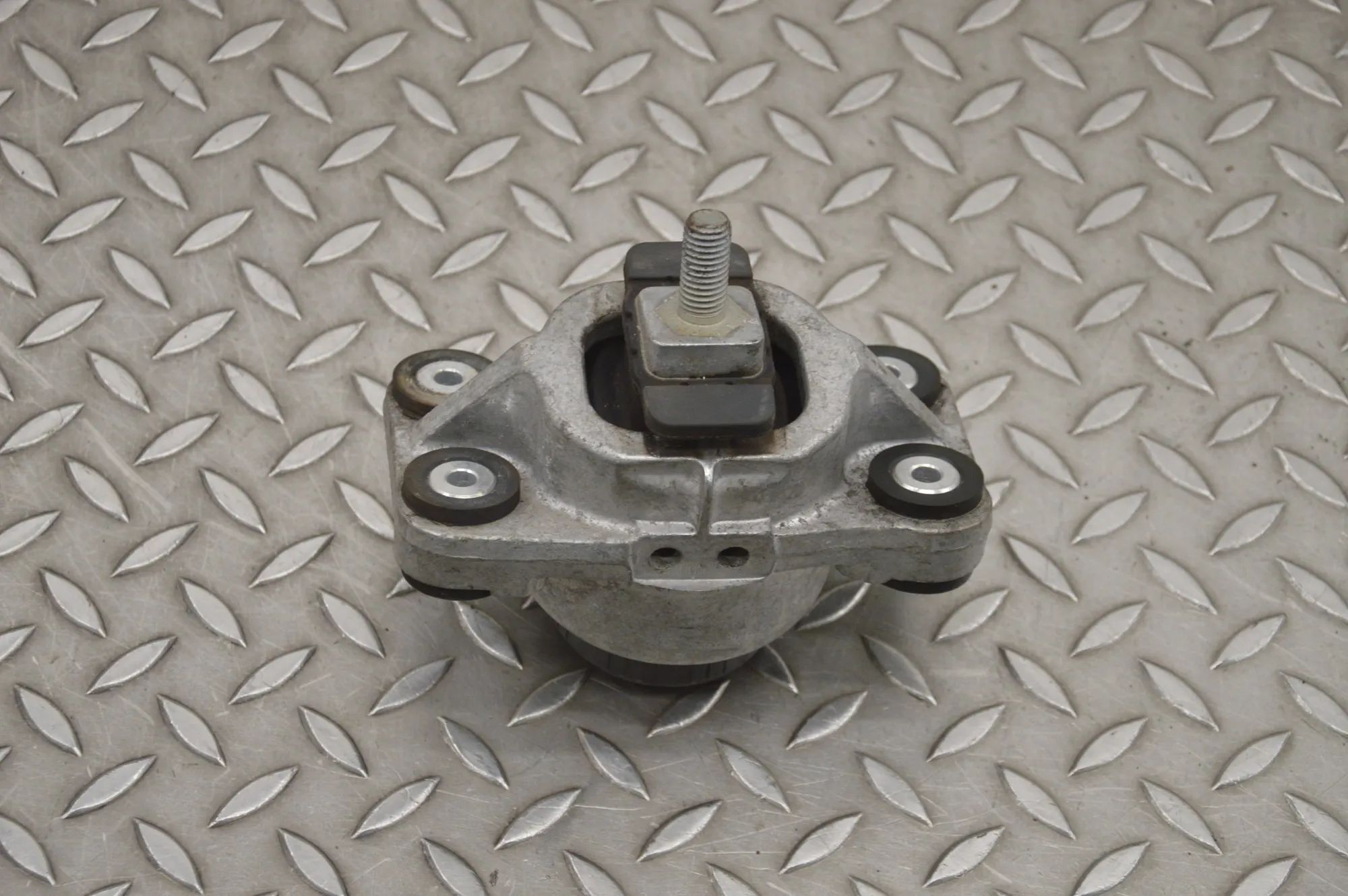 Land Rover Range Rover Sport (L494) Right Side Engine Mount Right Side Engine Mount — LAND ROVER RANGE ROVE...