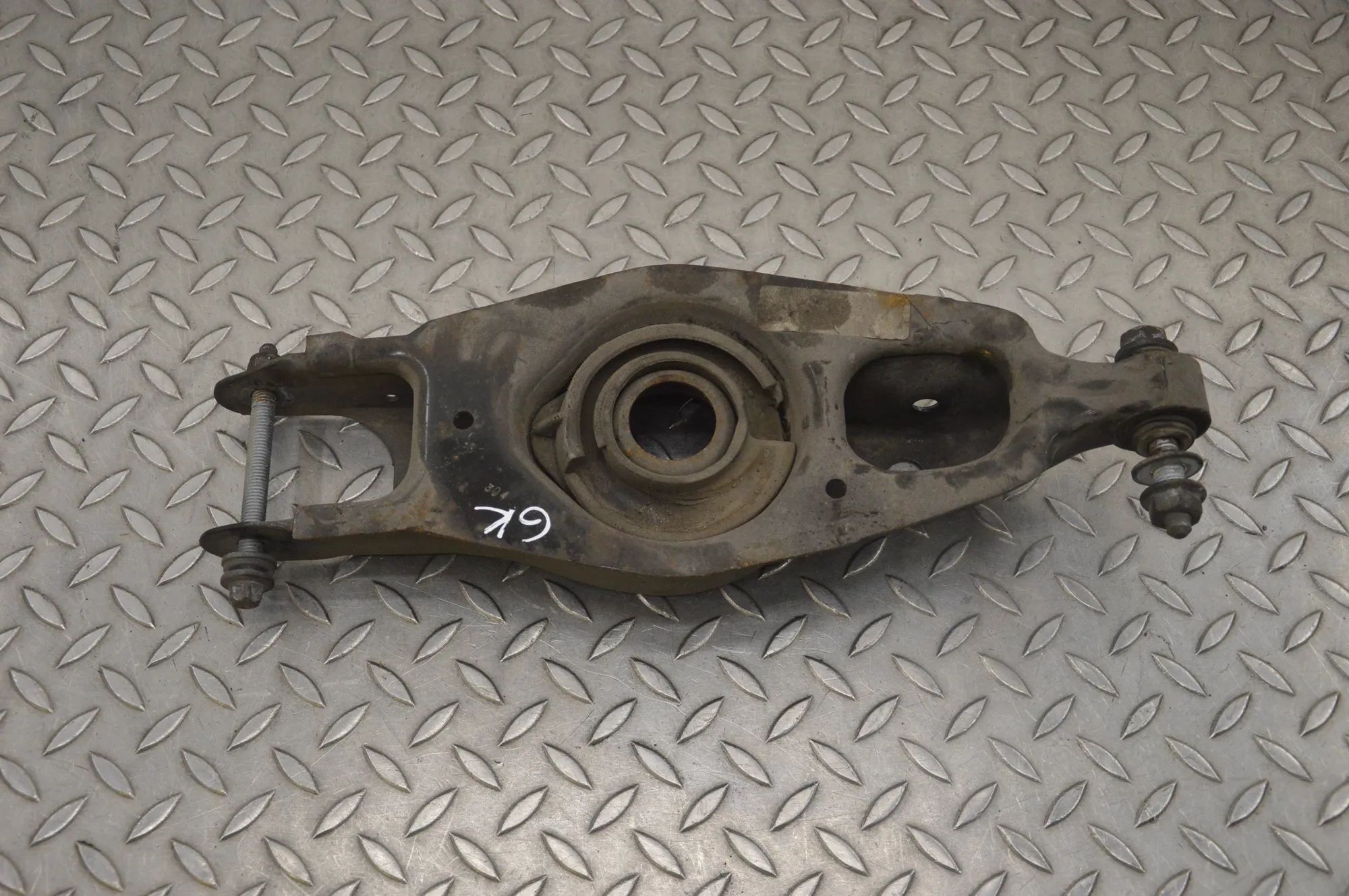 Maserati Ghibli Rear Left Lower Control Arm Rear Left Lower Control Arm — MASERATI GHIBLI (...