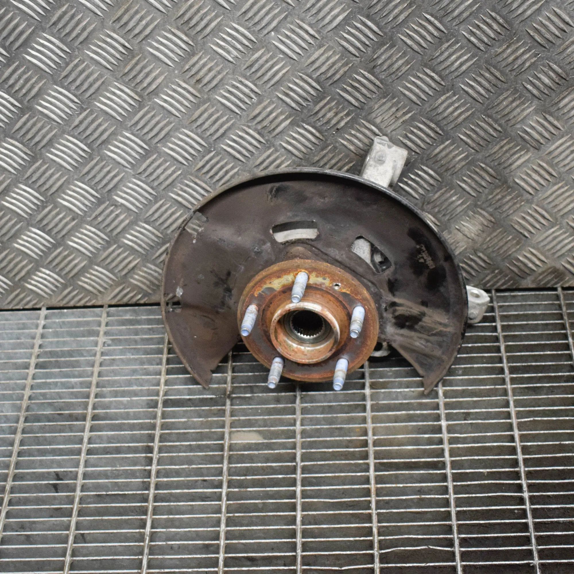 Chevrolet Volt Front Right Wheel Hub Front Right Wheel Hub — CHEVROLET VOLT (2011-.....