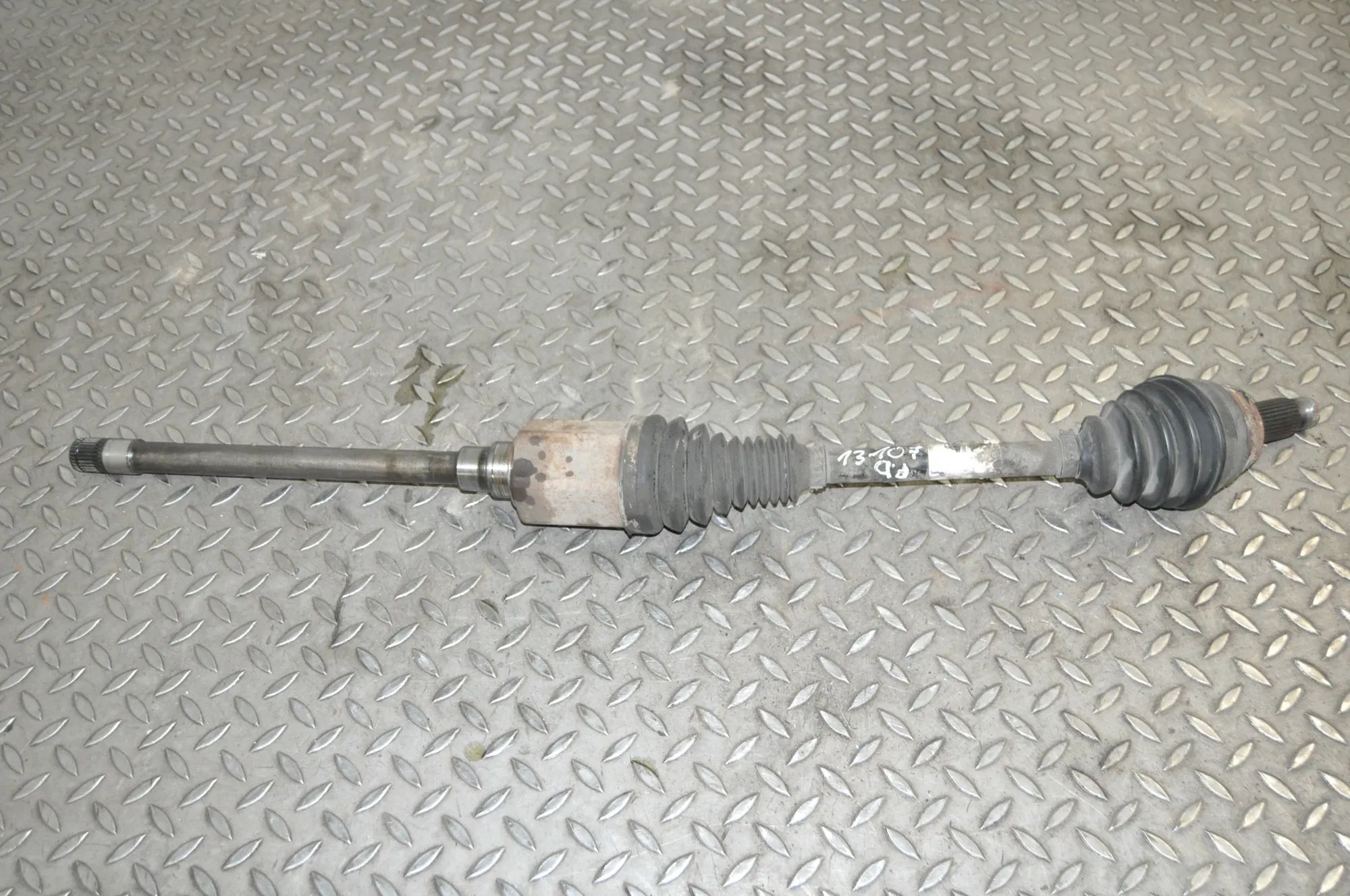 BMW X6 (E71 / E72) Front Right Driveshaft Front Right Driveshaft — BMW X6 (E71, E72) (200...