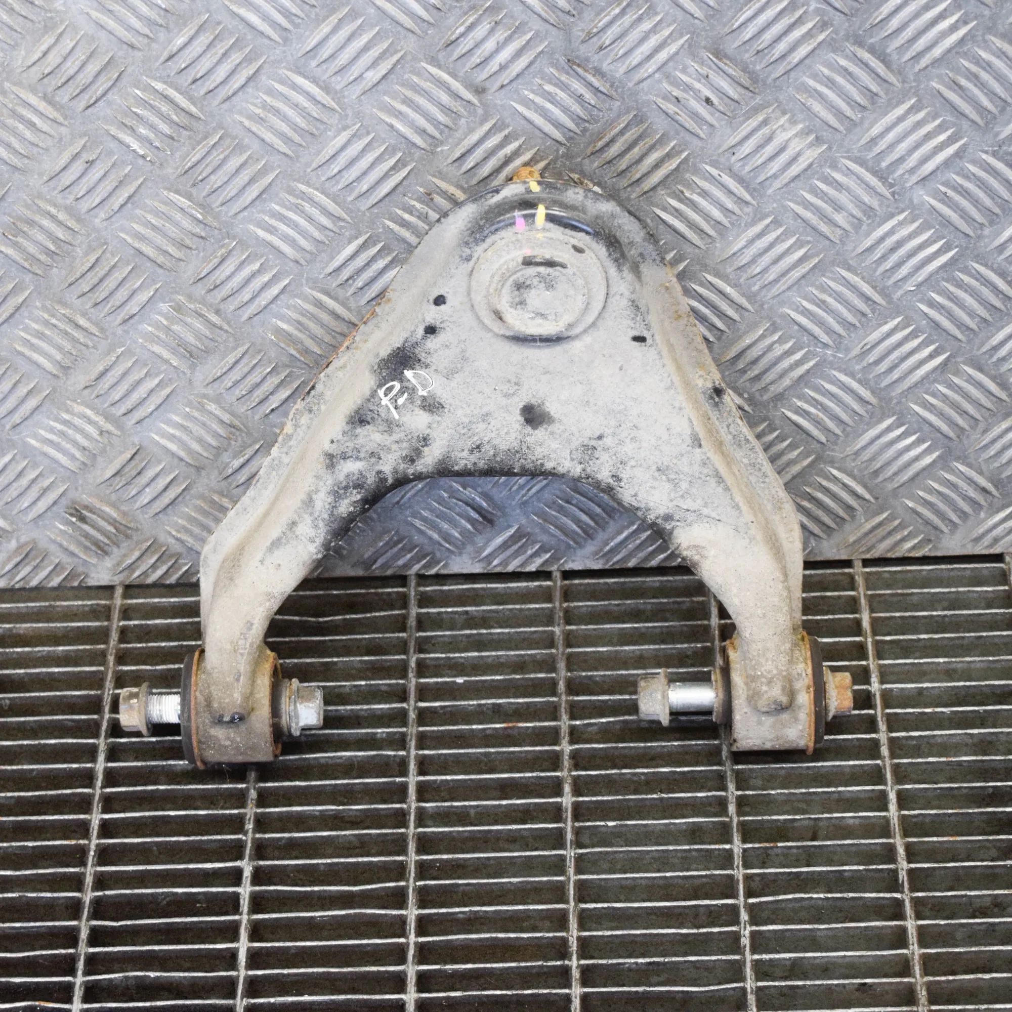 Mitsubishi L200 Front Right Upper Control Arm Front Right Upper Control Arm — MITSUBISHI L (2...