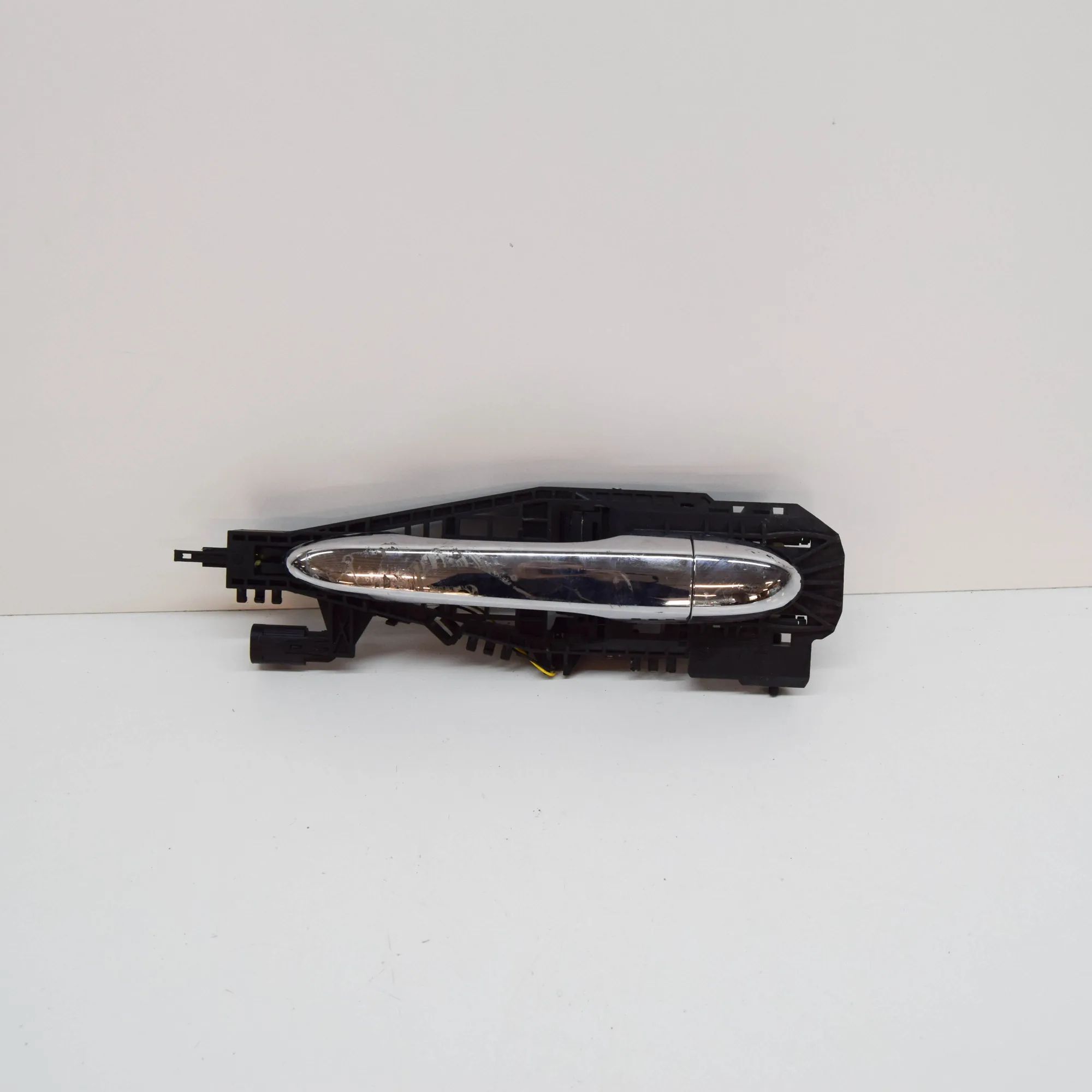 Maserati Ghibli Exterior door handle — rear left Exterior door handle — rear left — MASERATI GHI...