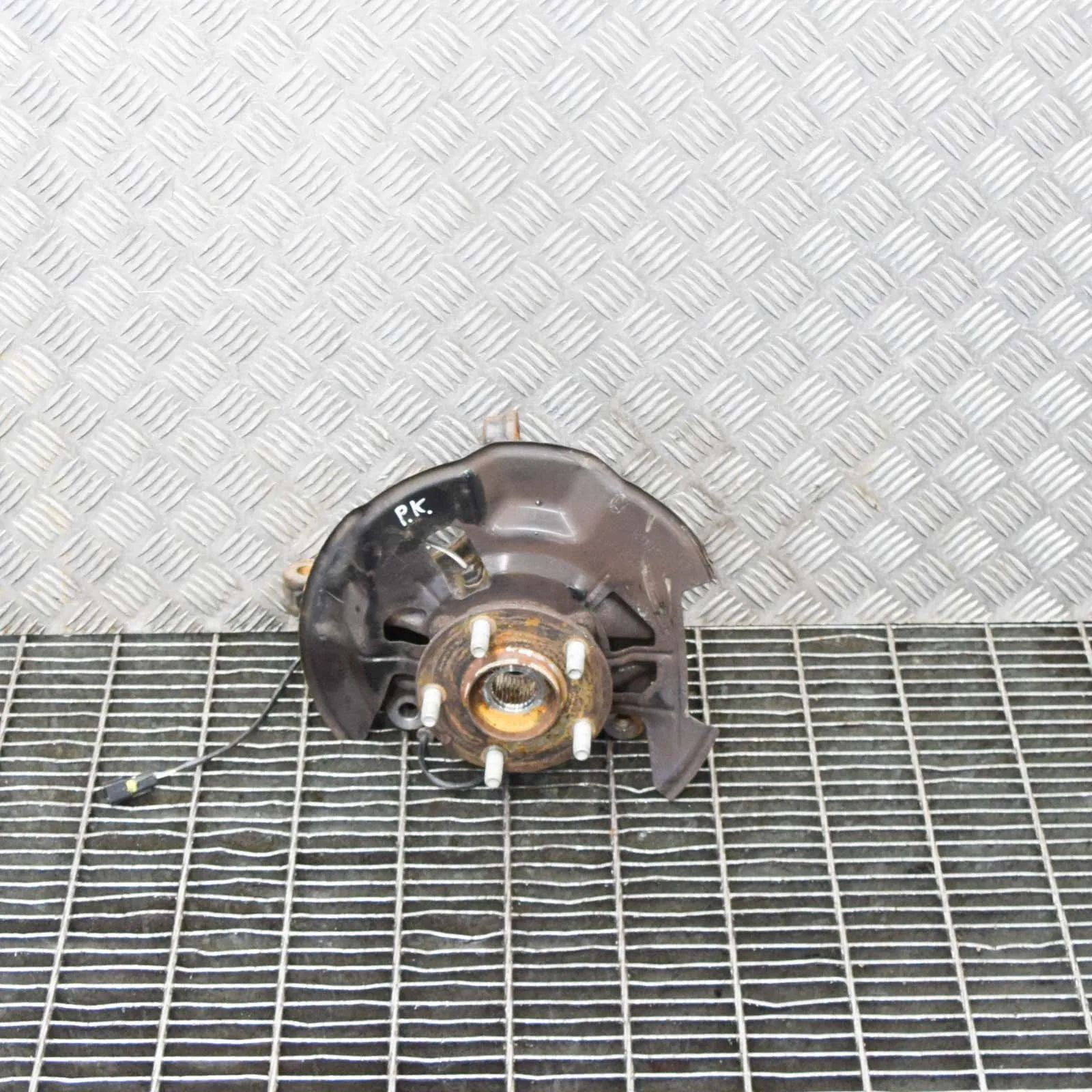 Mazda CX-5 (KE) Front Left Wheel Hub Front Left Wheel Hub — MAZDA CX-5 (KE, GH) (201...