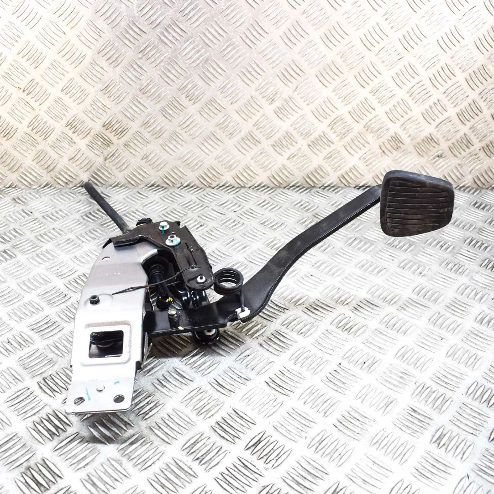 Chevrolet Camaro Педаль сцепления Clutch pedal — CHEVROLET CAMARO (2009-2015) — 9...