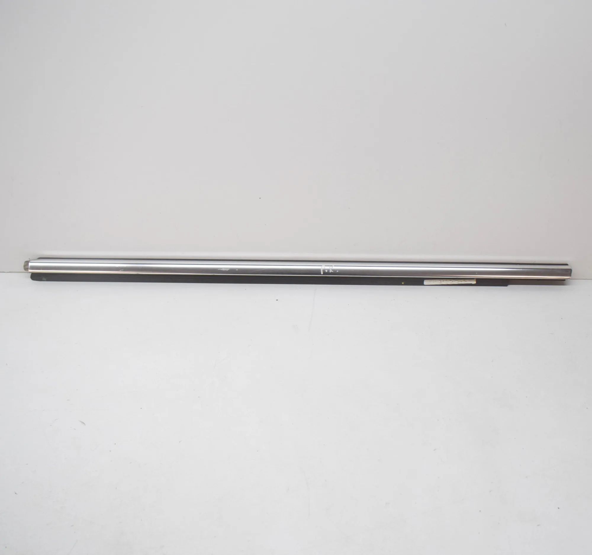 Maserati Quattroporte Door window strip — front left Door window strip — front left — MASERATI QUATT...