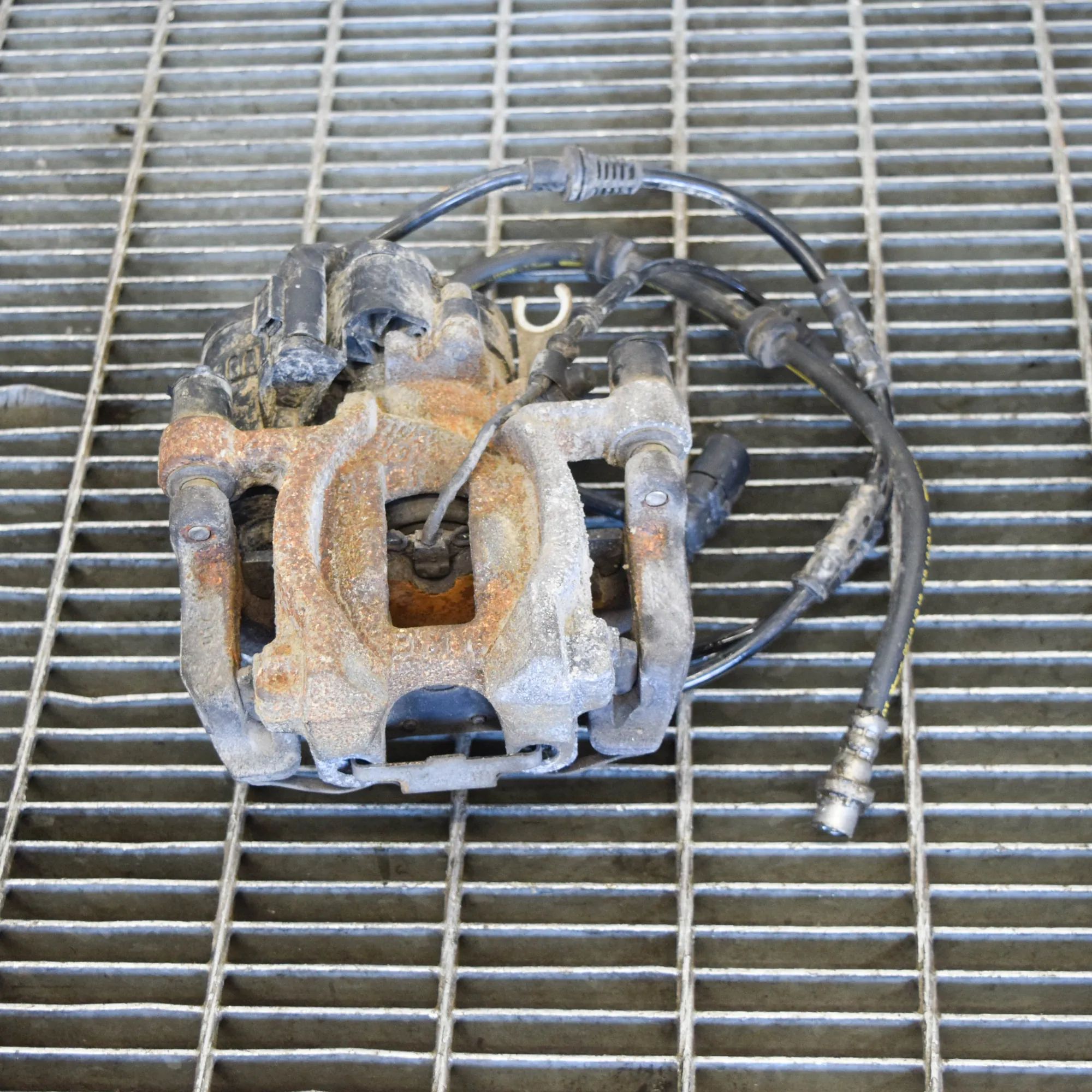 BMW X2 (F39) Brake caliper — rear right Brake caliper — rear right — BMW X2 (F39) (2018...