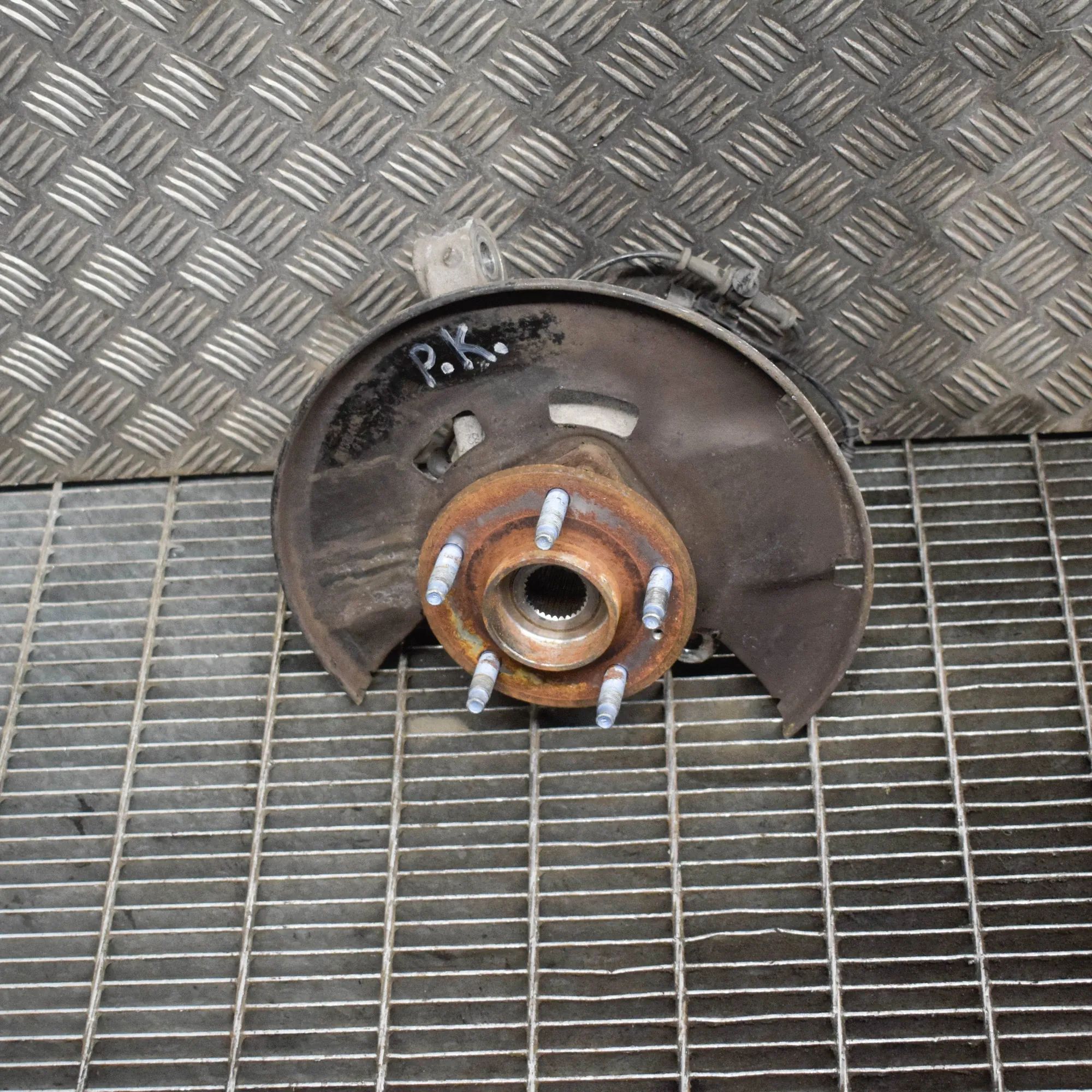 Chevrolet Volt Front Left Wheel Hub Front Left Wheel Hub — CHEVROLET VOLT (2011-......