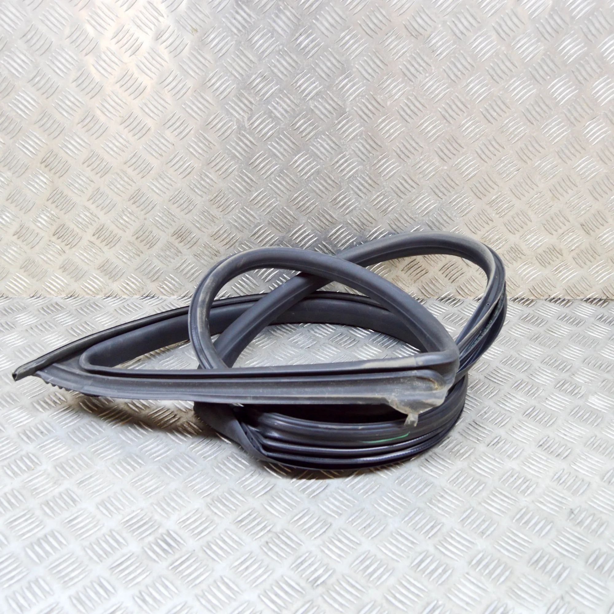 Maserati Quattroporte Door rubber seal — front right Door rubber seal — front right — MASERATI QUATT...