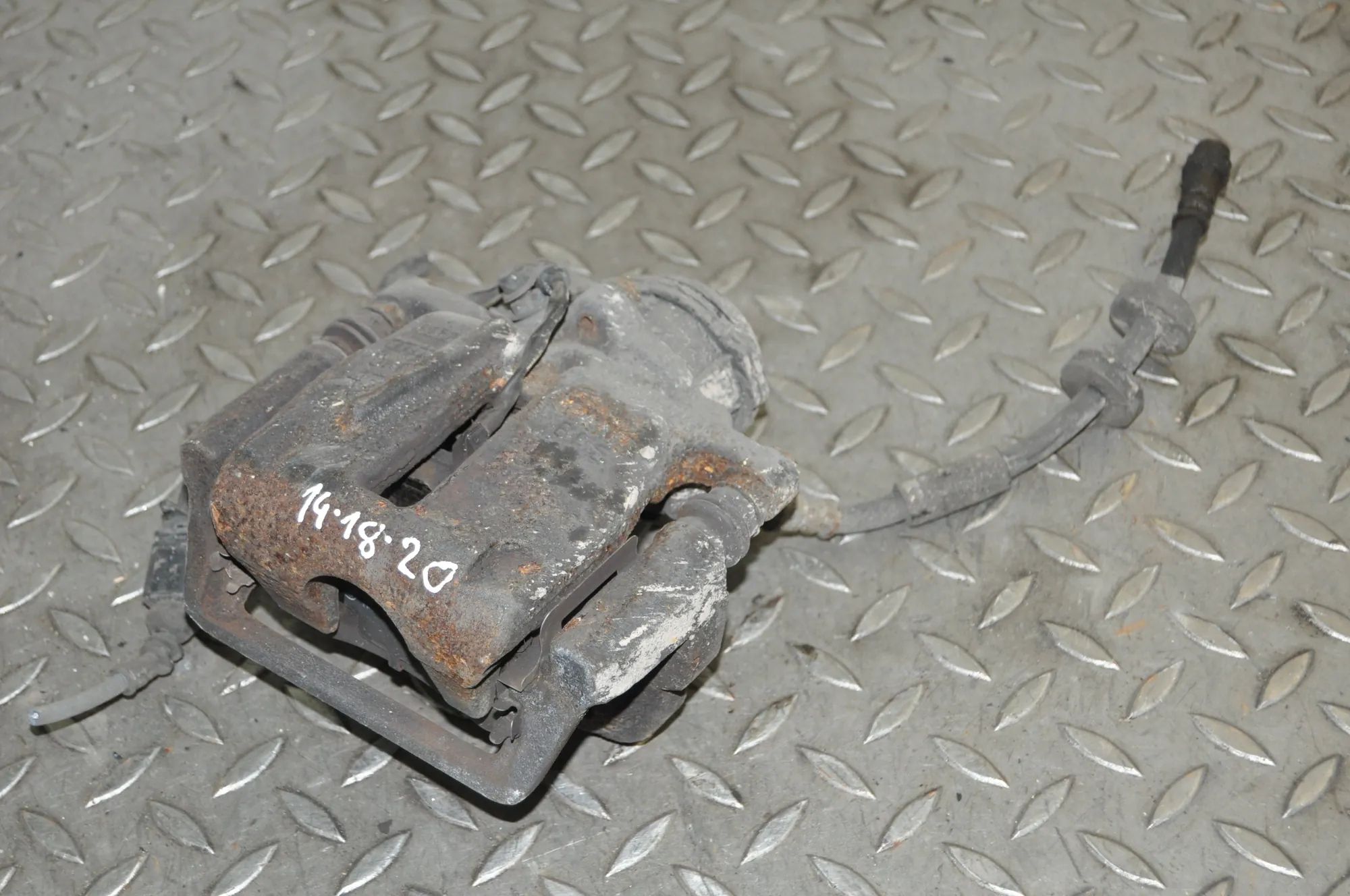Audi A8 (D4) Brake caliper — rear right Brake caliper — rear right — AUDI A8 (D4 4H_) (...