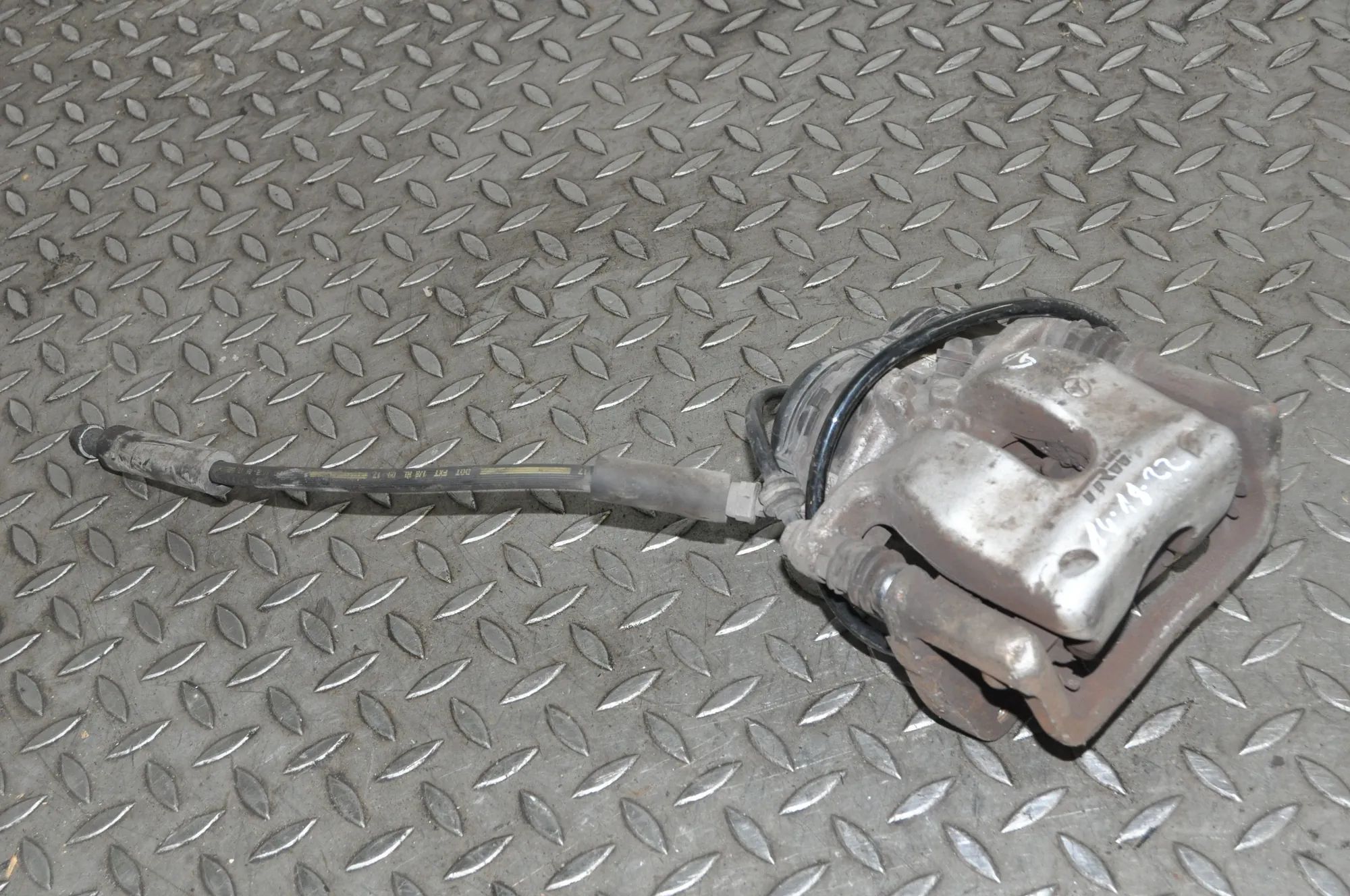 Mercedes-Benz GLA (X156) Brake caliper — rear right Brake caliper — rear right — MERCEDES BENZ GLA ...